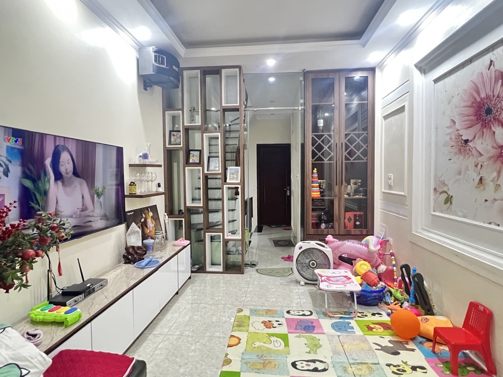 Bán nhà Định Công Thượng - diện tích 36m2 5 tầng - nhà mới chắc chắn, thoáng trước sau - giá 12,6 tỷ