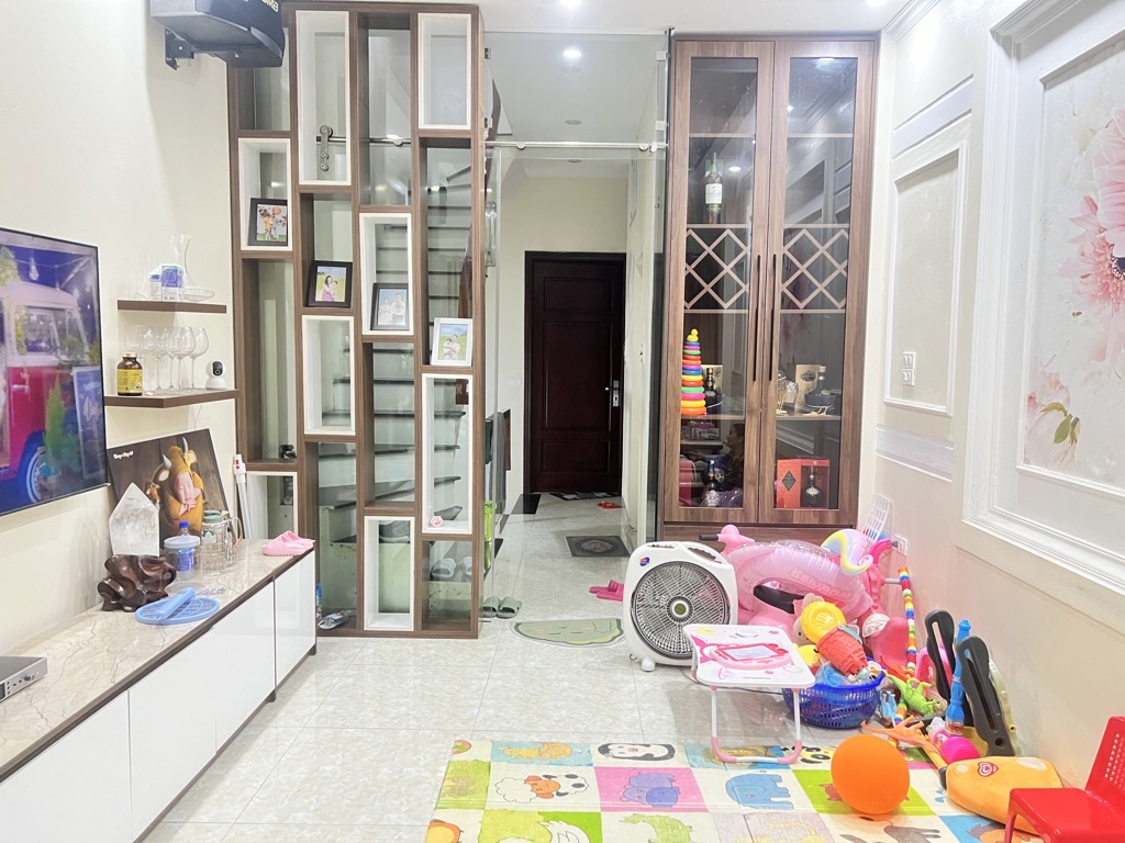 Bán nhà Định Công Thượng - diện tích 36m2 5 tầng - nhà mới chắc chắn, thoáng trước sau - giá 12,6 tỷ