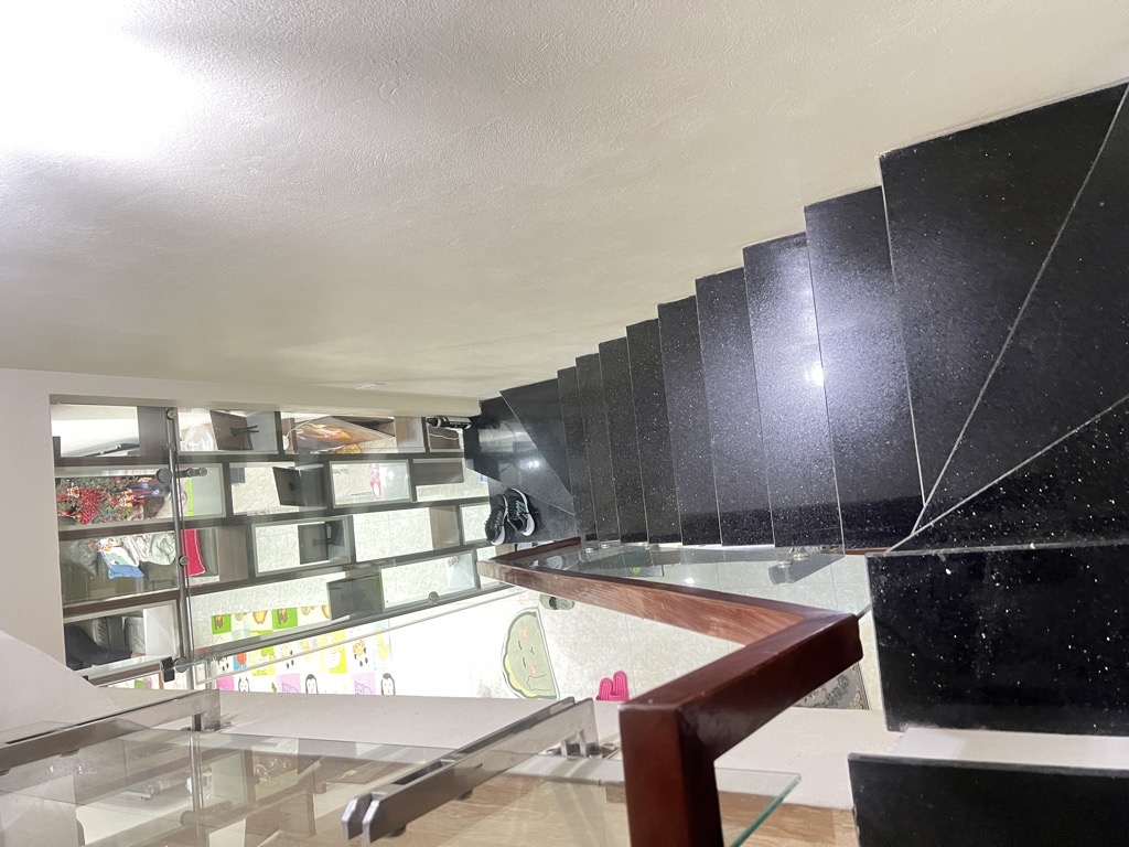 Bán nhà Định Công Thượng - diện tích 36m2 5 tầng - nhà mới chắc chắn, thoáng trước sau - giá 12,6 tỷ