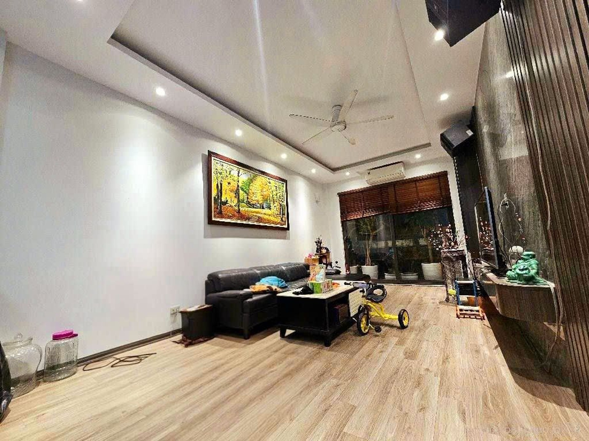 Bán nhà Tân Mai - diện tích 41m2 5 tầng - Mặt ngõ thông ô tô qua nhà - giá 8,4 tỷ