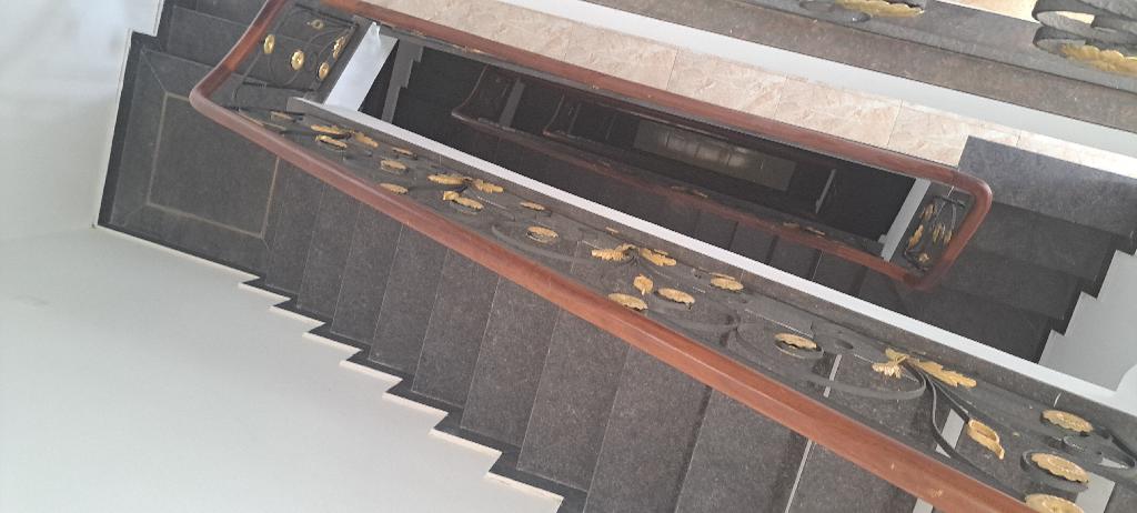 Bán nhà Âu Cơ - diện tích 128m2 7 tầng - MẶT PHỐ LỚN, KINH DOANH SẦM UẤT - giá 56 tỷ