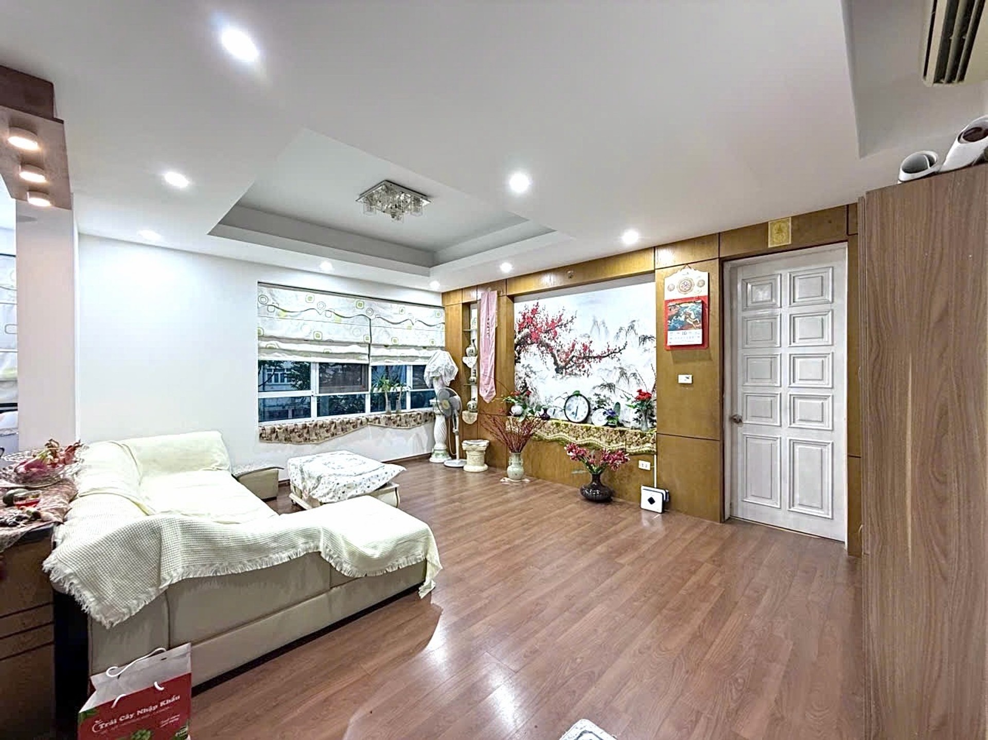 Bán nhà Nguyễn Lân - diện tích 76m2 5 tầng - Lô góc, mặt phố - giá 37,6 tỷ