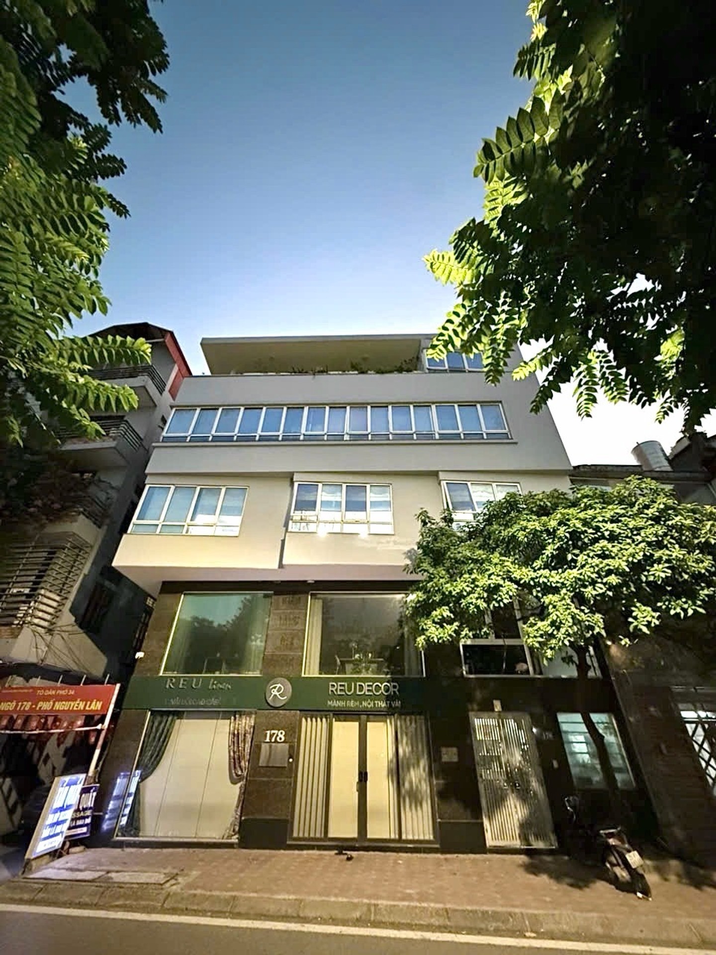 Bán nhà Nguyễn Lân - diện tích 76m2 5 tầng - Lô góc, mặt phố - giá 37,6 tỷ