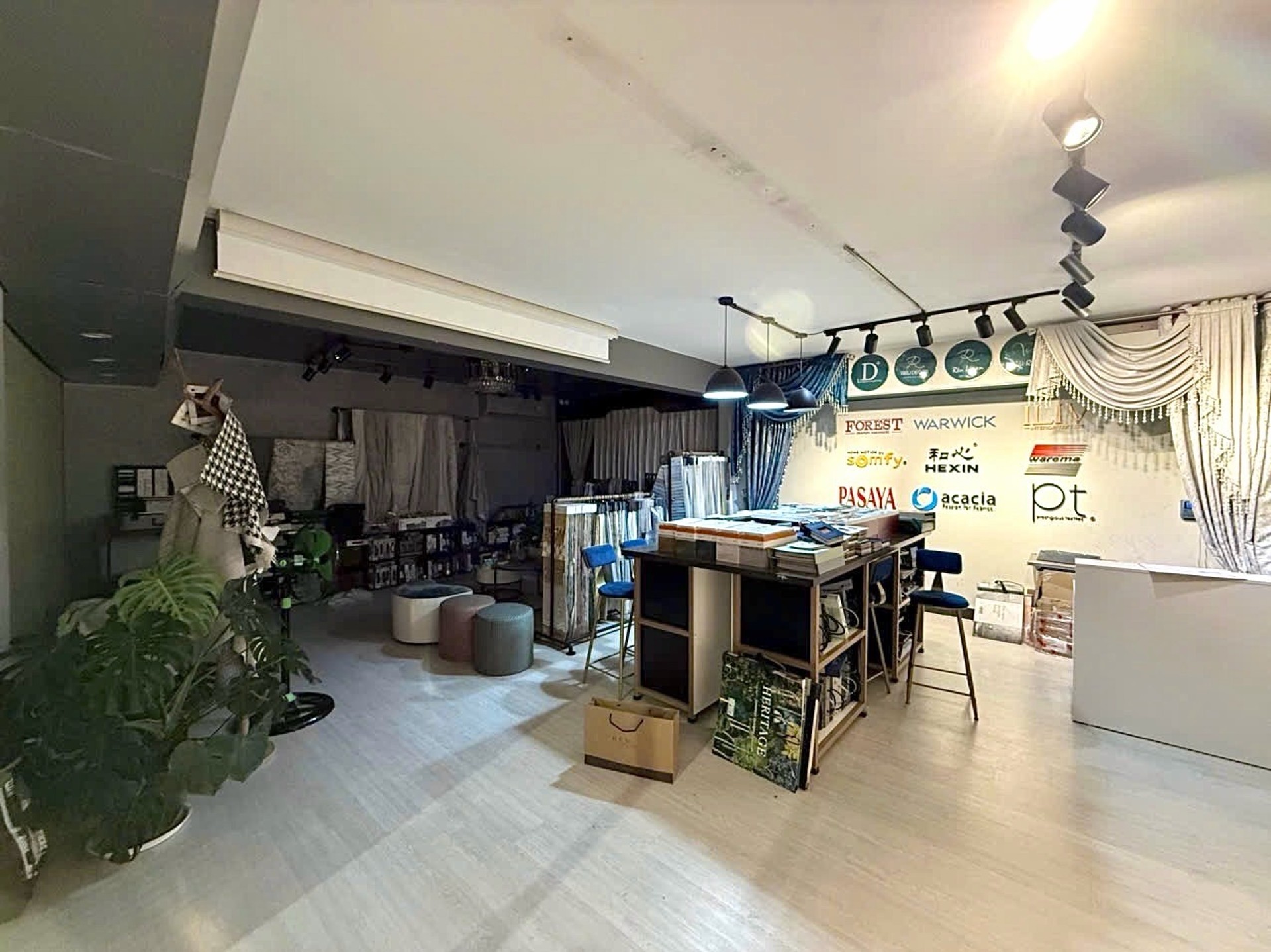 Bán nhà Nguyễn Lân - diện tích 76m2 5 tầng - Lô góc, mặt phố - giá 37,6 tỷ