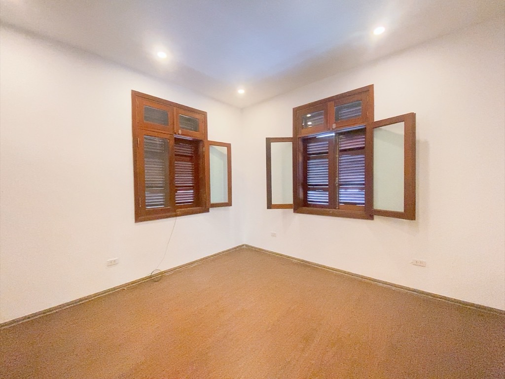 Bán nhà Ngõ 4 ô tô trở lên ( >11m) - diện tích 231m2 3 tầng - Lô góc 2 mặt thoáng - giá 58 tỷ