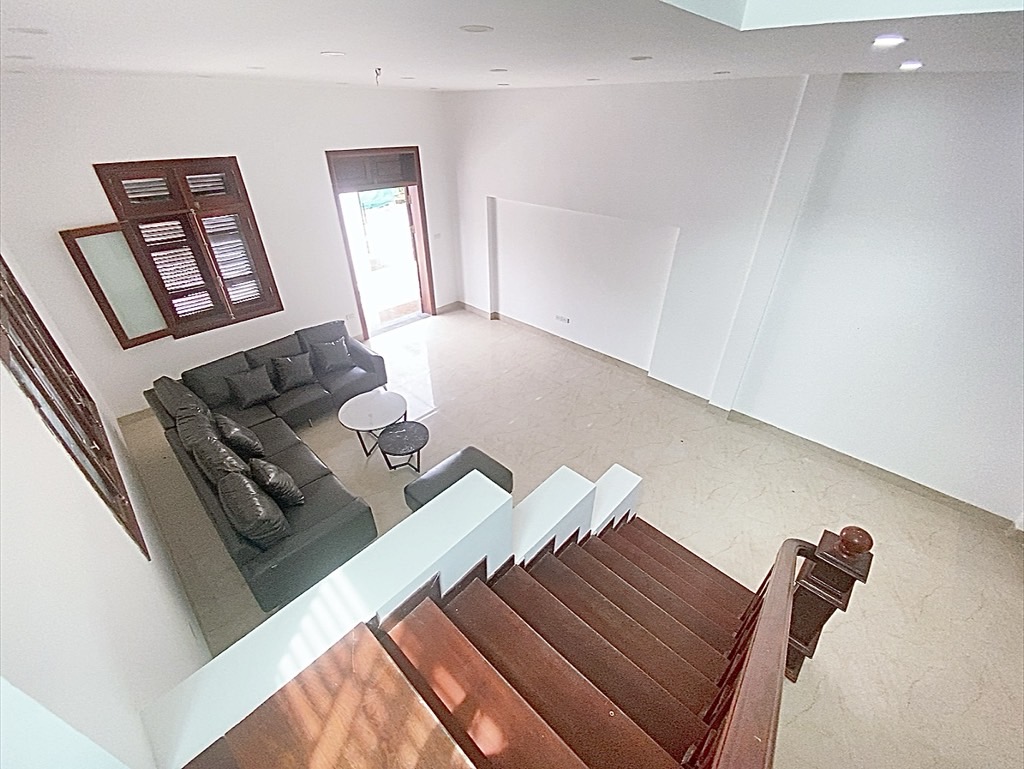 Bán nhà Ngõ 4 ô tô trở lên ( >11m) - diện tích 231m2 3 tầng - Lô góc 2 mặt thoáng - giá 58 tỷ