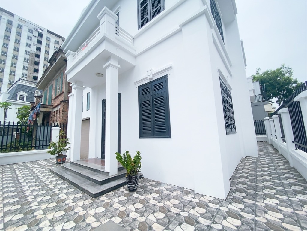 Bán nhà Ngõ 4 ô tô trở lên ( >11m) - diện tích 231m2 3 tầng - Lô góc 2 mặt thoáng - giá 58 tỷ