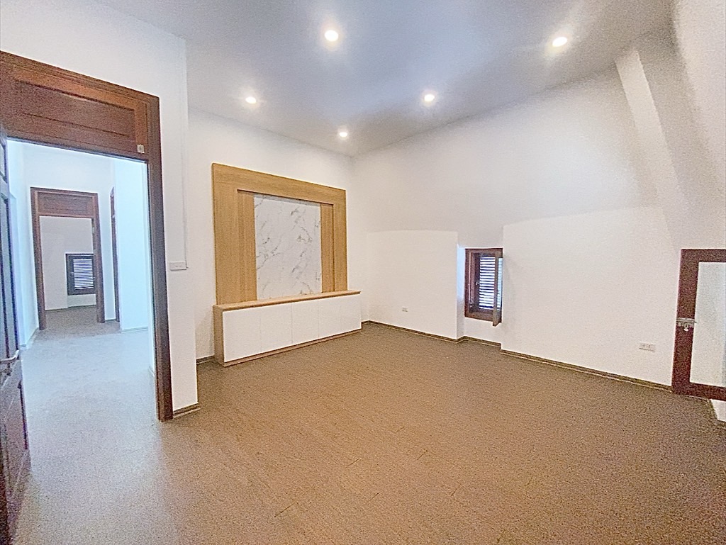 Bán nhà Ngõ 4 ô tô trở lên ( >11m) - diện tích 231m2 3 tầng - Lô góc 2 mặt thoáng - giá 58 tỷ