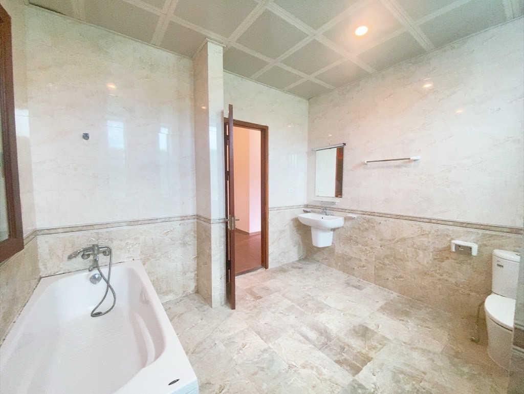 Bán nhà Ngõ 4 ô tô trở lên ( >11m) - diện tích 231m2 3 tầng - Lô góc 2 mặt thoáng - giá 58 tỷ