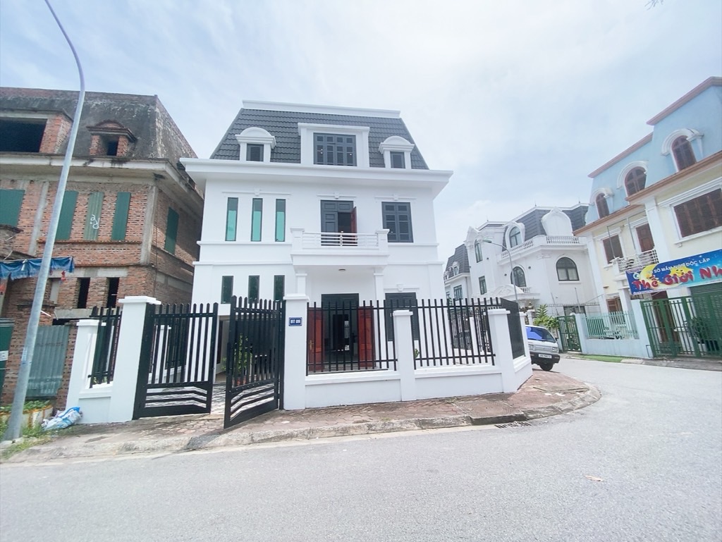 Bán nhà Ngõ 4 ô tô trở lên ( >11m) - diện tích 231m2 3 tầng - Lô góc 2 mặt thoáng - giá 58 tỷ