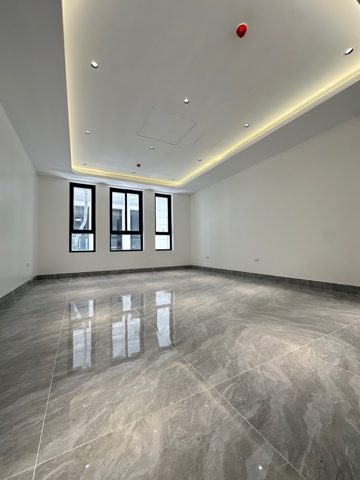 Bán nhà Tân Mai - diện tích 107m2 6 tầng - SIÊU HIẾM KHU VỰC ÍT NHÀ BÁN - giá 37,5 tỷ