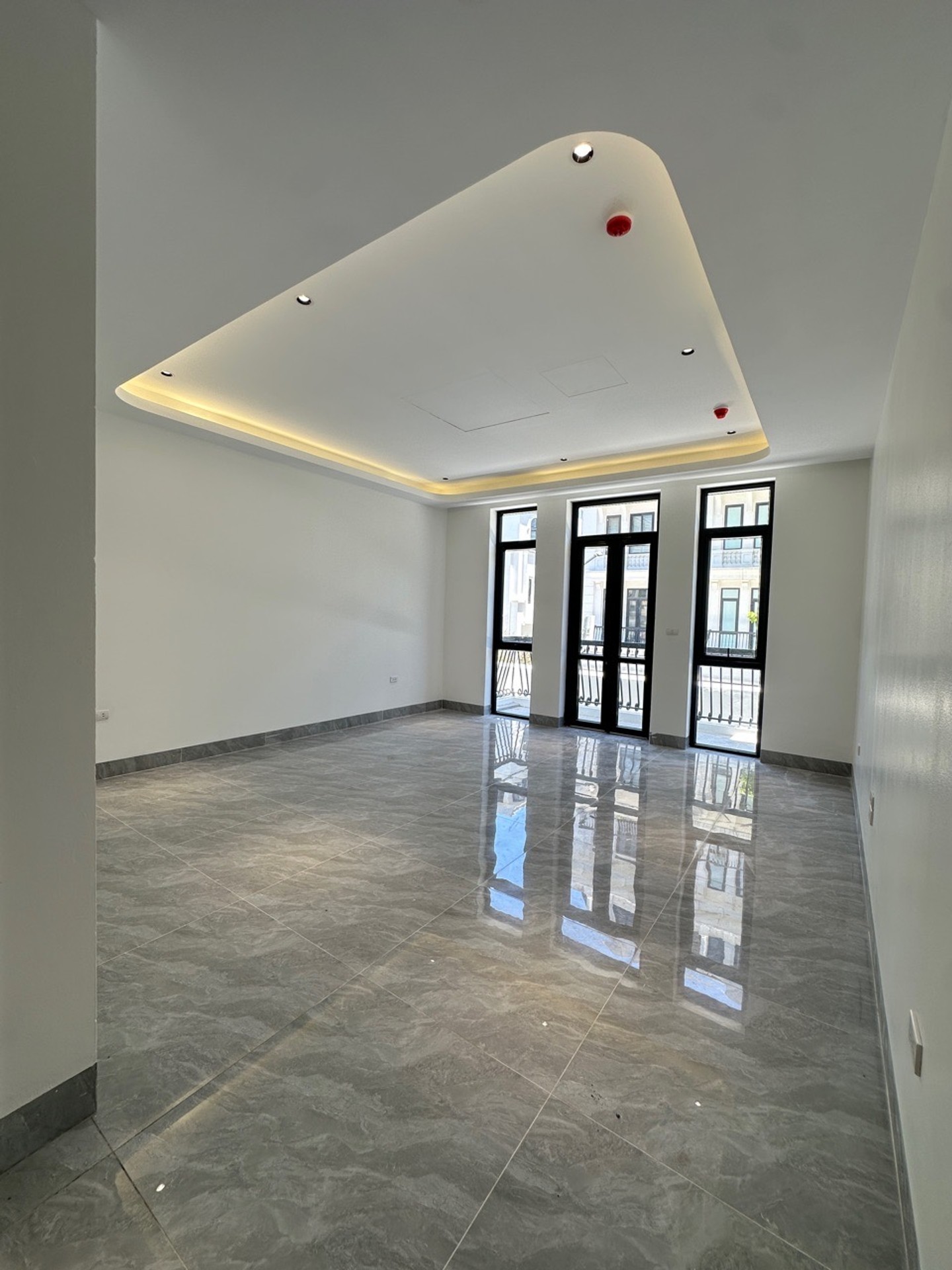 Bán nhà Tân Mai - diện tích 107m2 6 tầng - SIÊU HIẾM KHU VỰC ÍT NHÀ BÁN - giá 37,5 tỷ