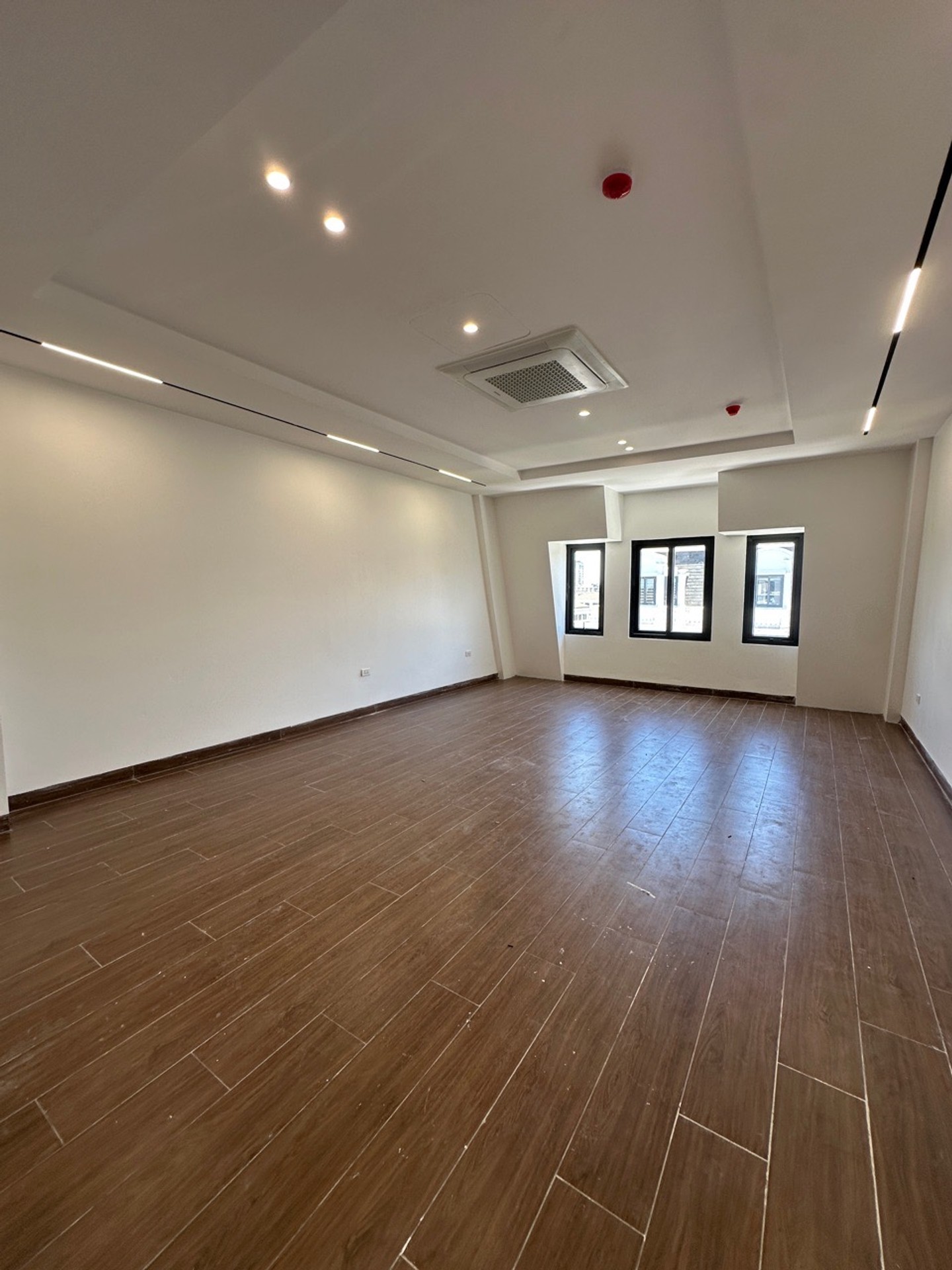 Bán nhà Tân Mai - diện tích 107m2 6 tầng - SIÊU HIẾM KHU VỰC ÍT NHÀ BÁN - giá 37,5 tỷ