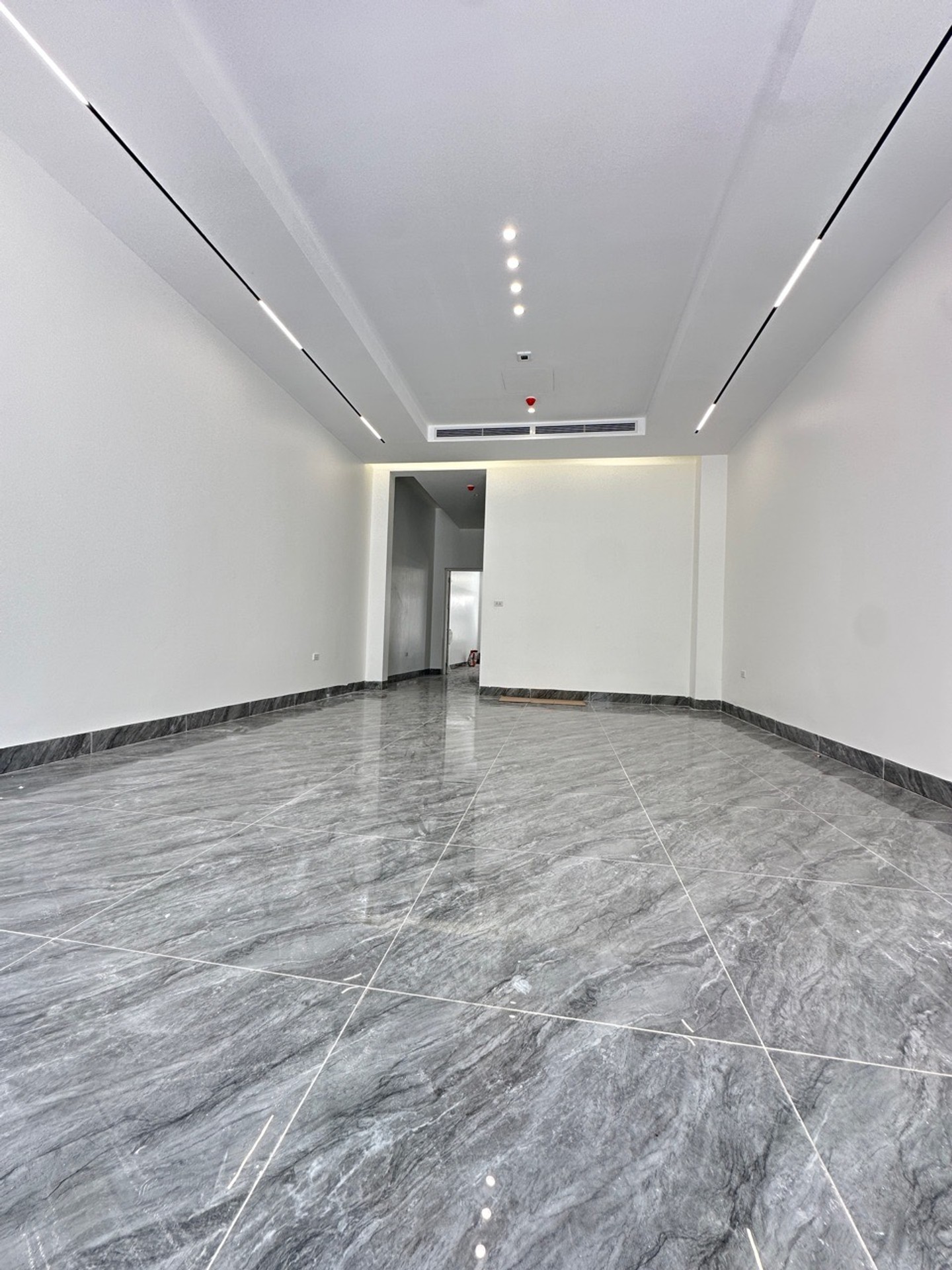 Bán nhà Tân Mai - diện tích 107m2 6 tầng - SIÊU HIẾM KHU VỰC ÍT NHÀ BÁN - giá 37,5 tỷ