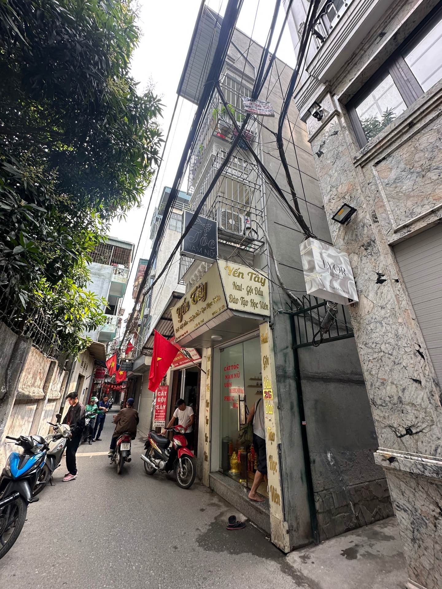 Bán nhà Hoàng Mai - diện tích 26m2 4 tầng - Lô góc ngõ thông ô tô tải qua - giá 9,9 tỷ