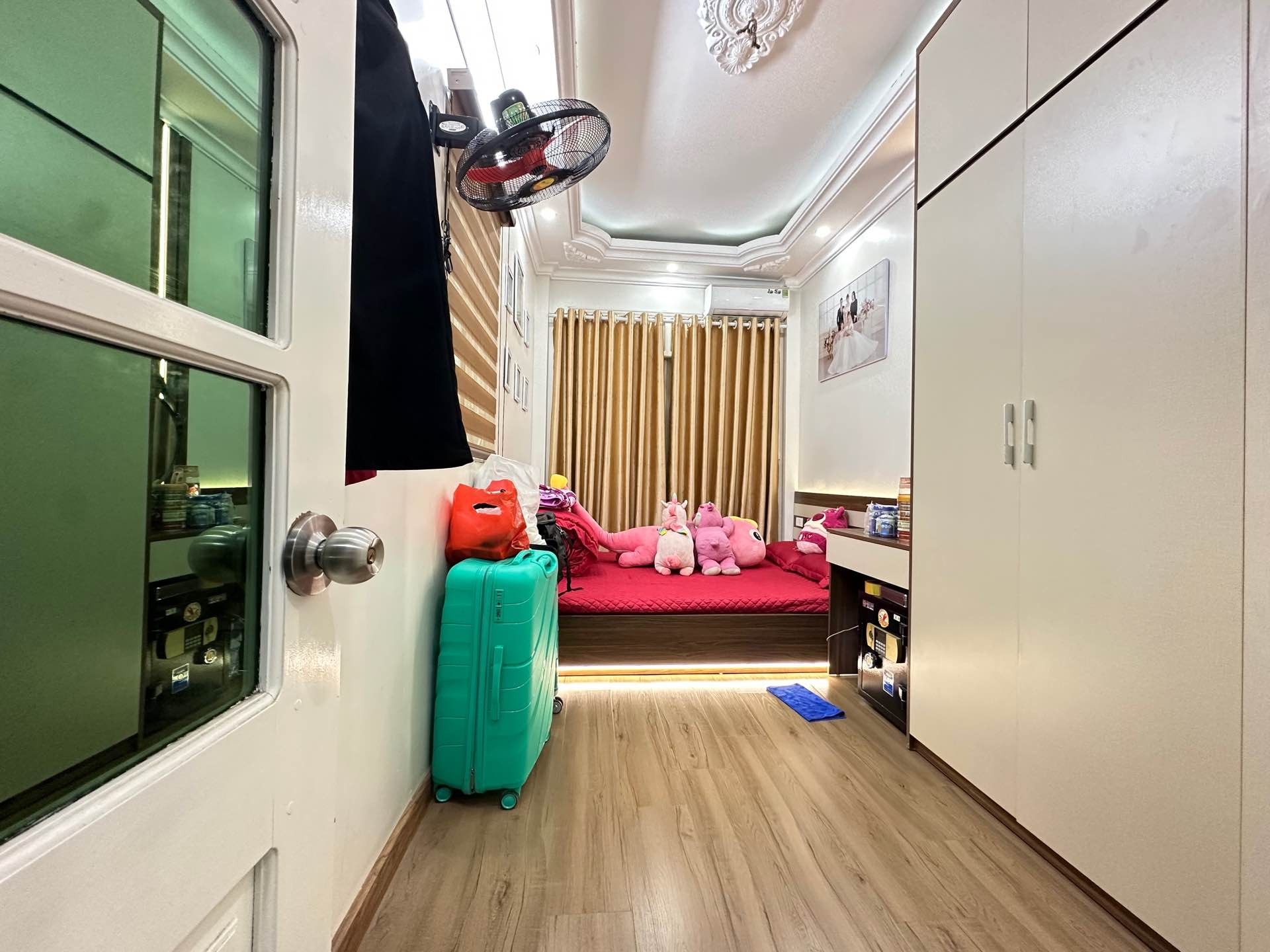 Bán nhà Hoàng Mai - diện tích 26m2 4 tầng - Lô góc ngõ thông ô tô tải qua - giá 9,9 tỷ
