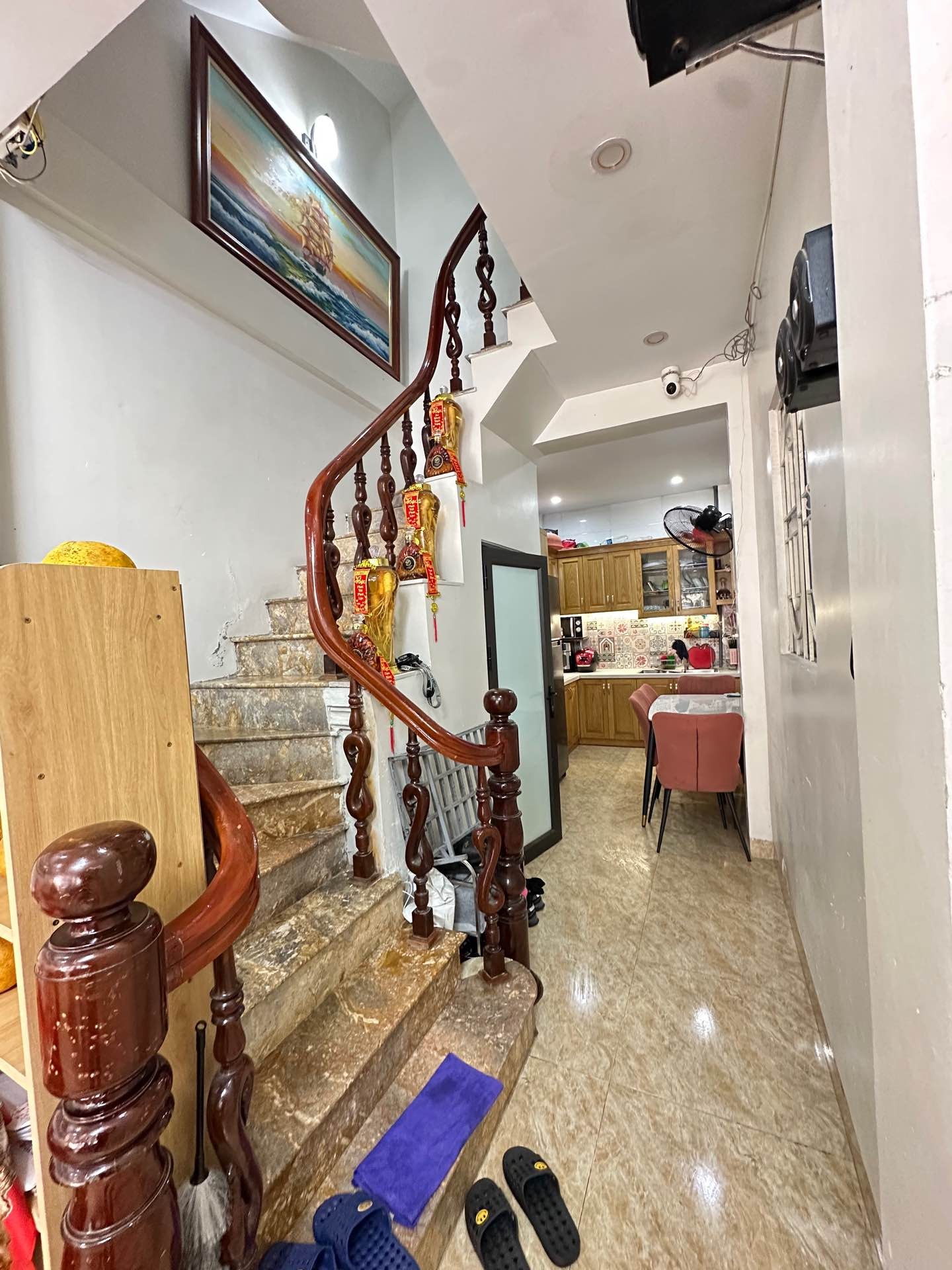 Bán nhà Hoàng Mai - diện tích 26m2 4 tầng - Lô góc ngõ thông ô tô tải qua - giá 9,9 tỷ
