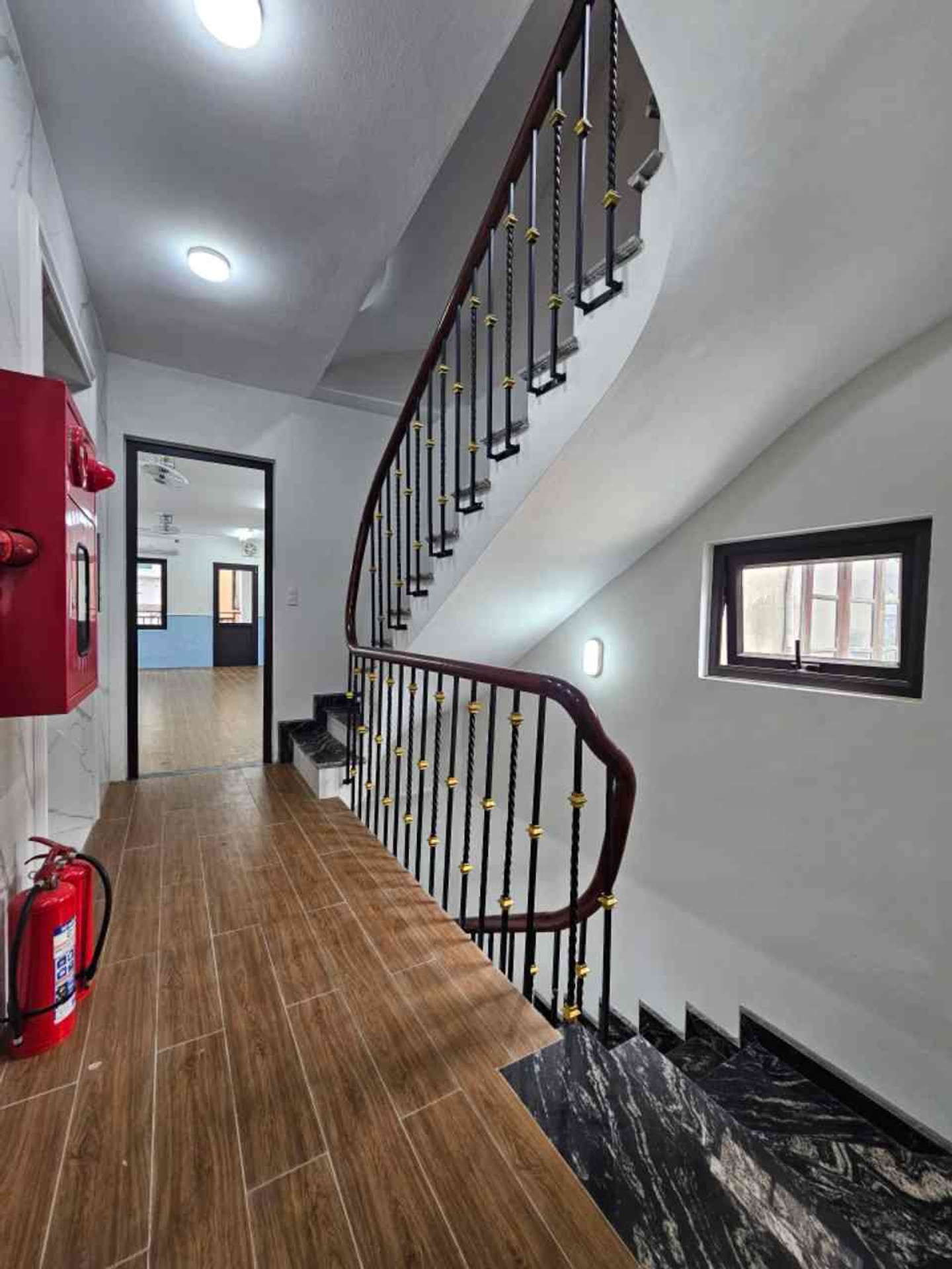 Bán nhà Giải Phóng - diện tích 81m2 7 tầng - Ô tô tránh - giá 28 tỷ