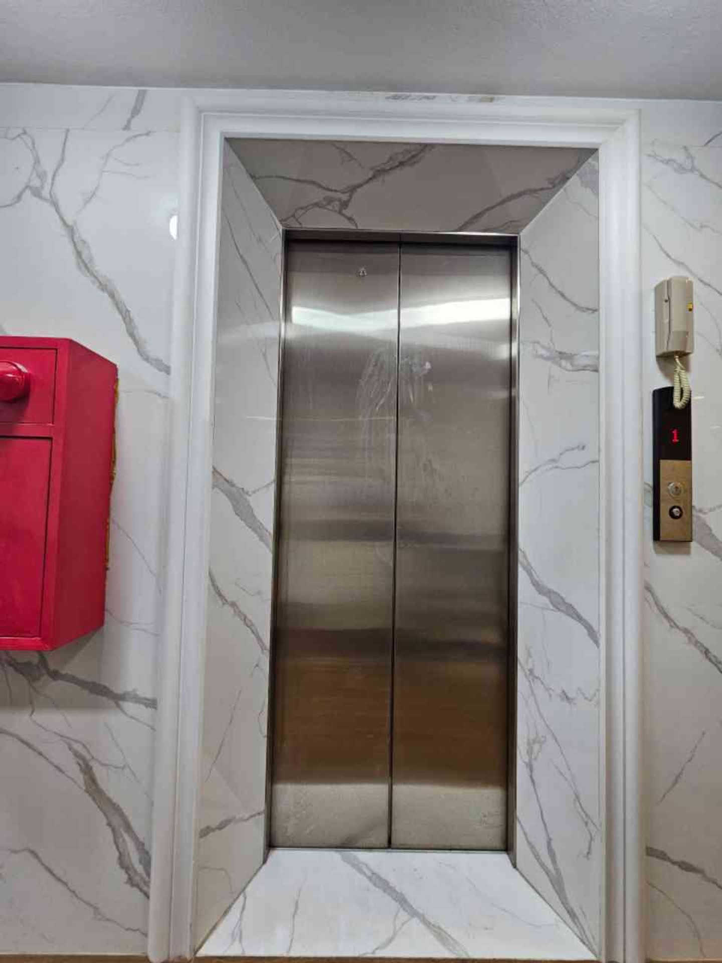 Bán nhà Giải Phóng - diện tích 81m2 7 tầng - Ô tô tránh - giá 28 tỷ