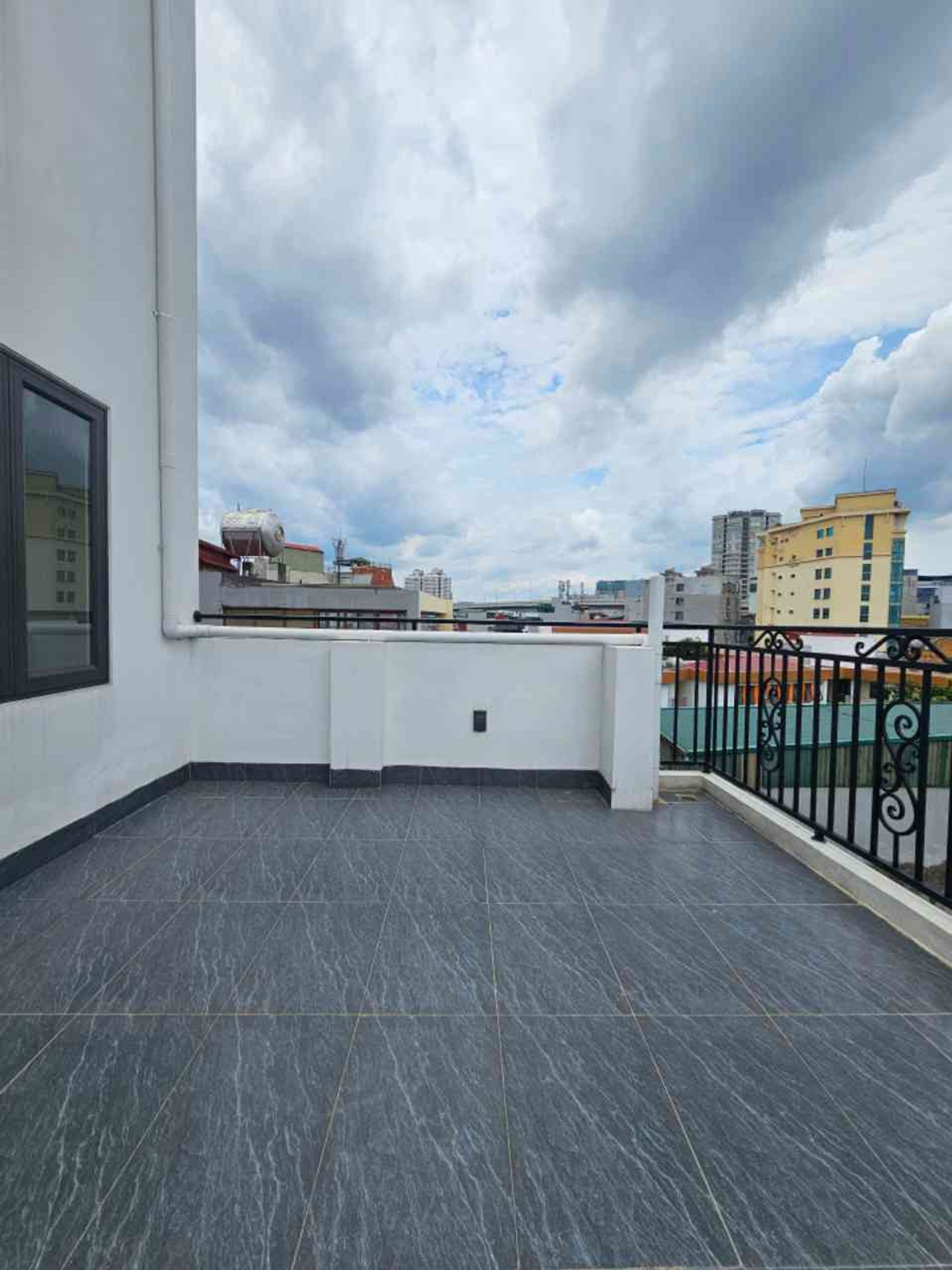 Bán nhà Giải Phóng - diện tích 81m2 7 tầng - Ô tô tránh - giá 28 tỷ