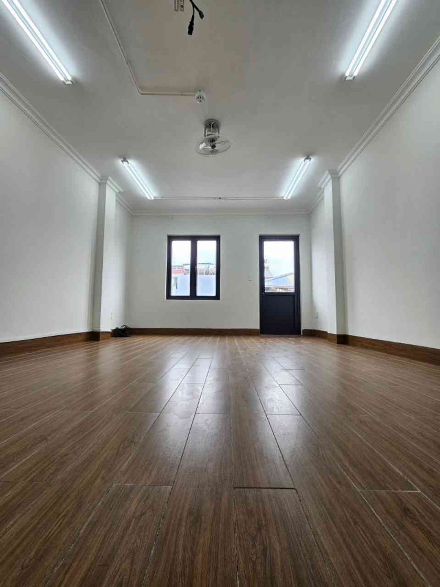 Bán nhà Giải Phóng - diện tích 81m2 7 tầng - Ô tô tránh - giá 28 tỷ