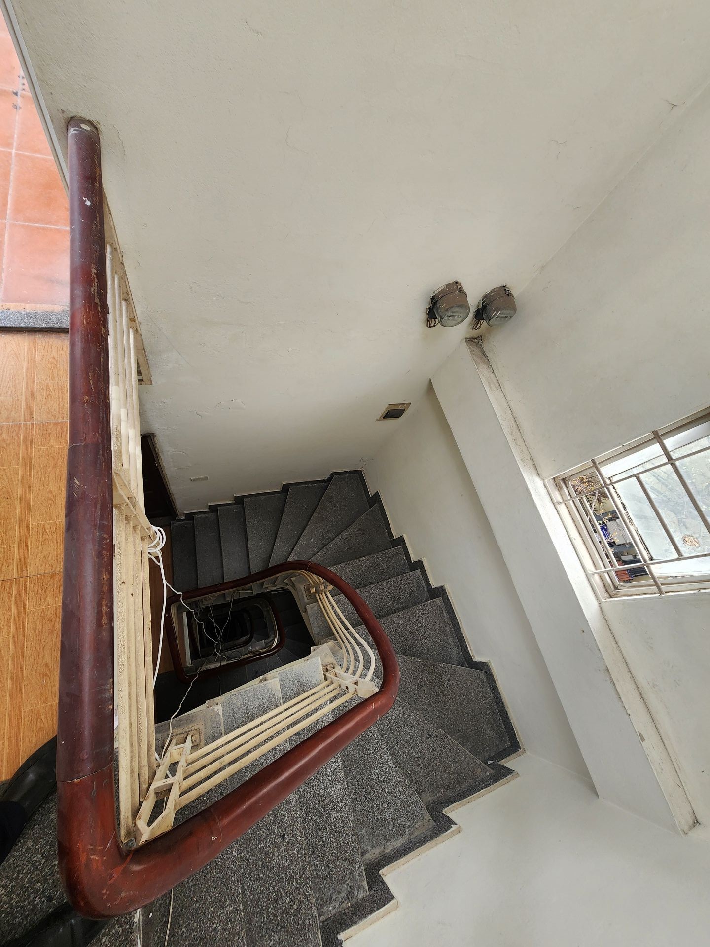 Bán nhà Trương Định - diện tích 50m2 5 tầng - Ô TÔ CÁCH 10M - giá 12,5 tỷ