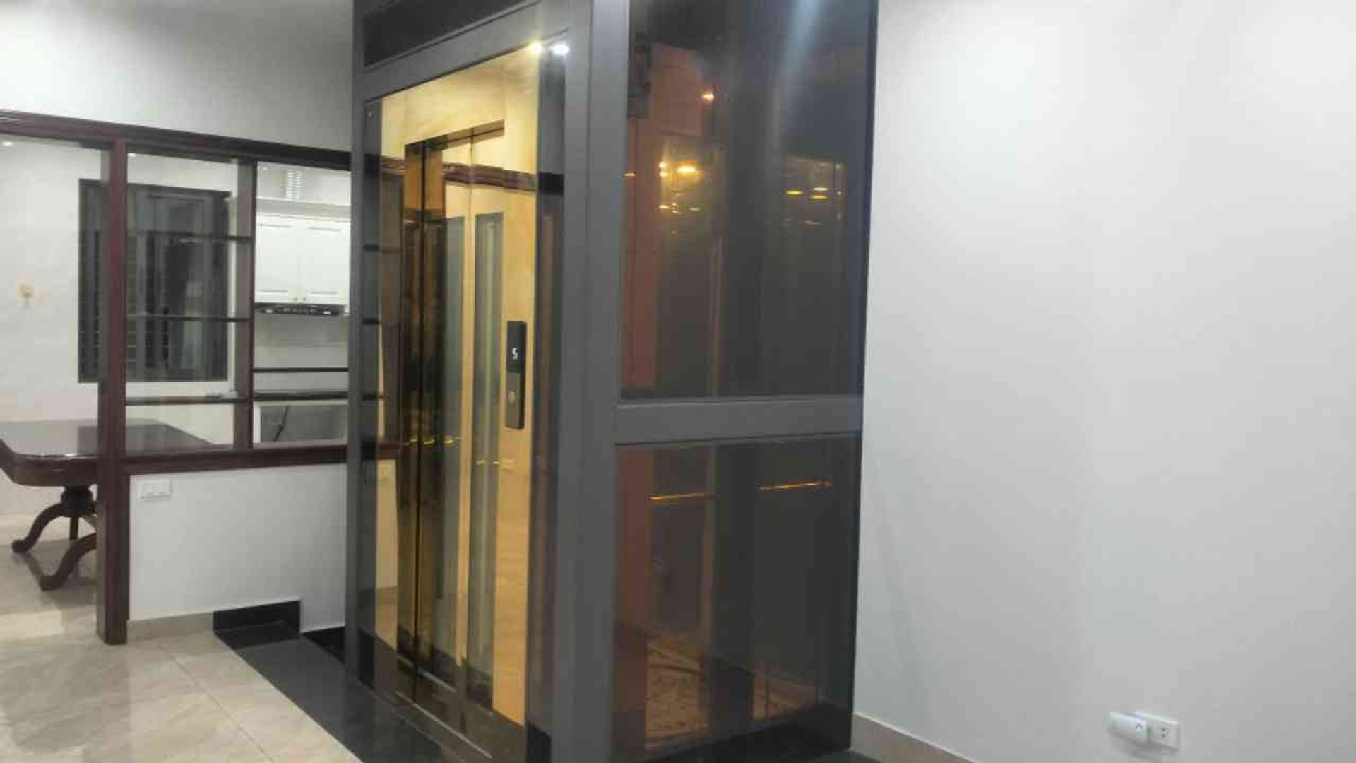 Bán nhà Louis VII - diện tích 115m2 5 tầng - Lô góc 3 mặt thoáng - giá 40,5 tỷ