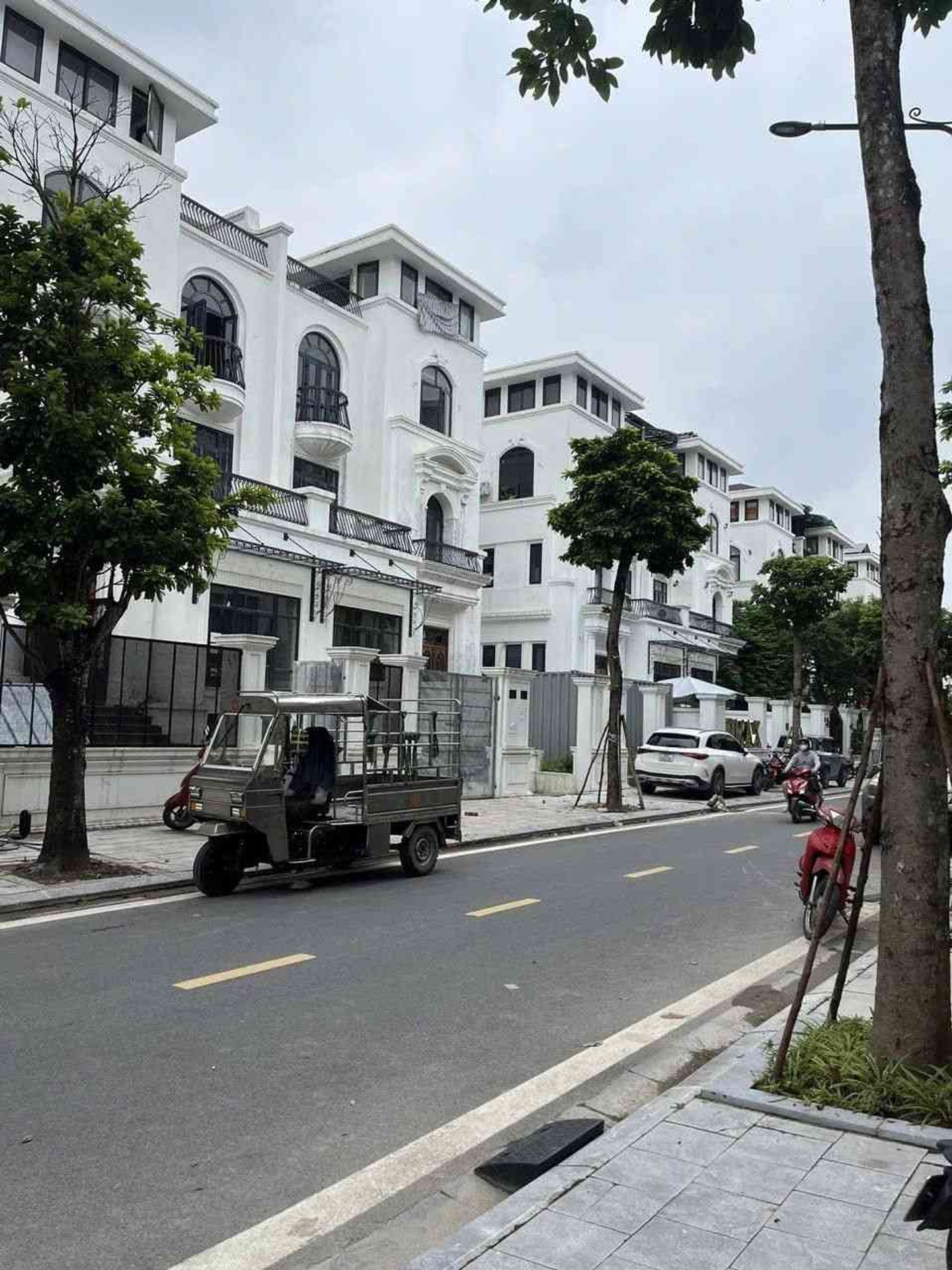 Bán nhà Louis VII - diện tích 115m2 5 tầng - Lô góc 3 mặt thoáng - giá 40,5 tỷ