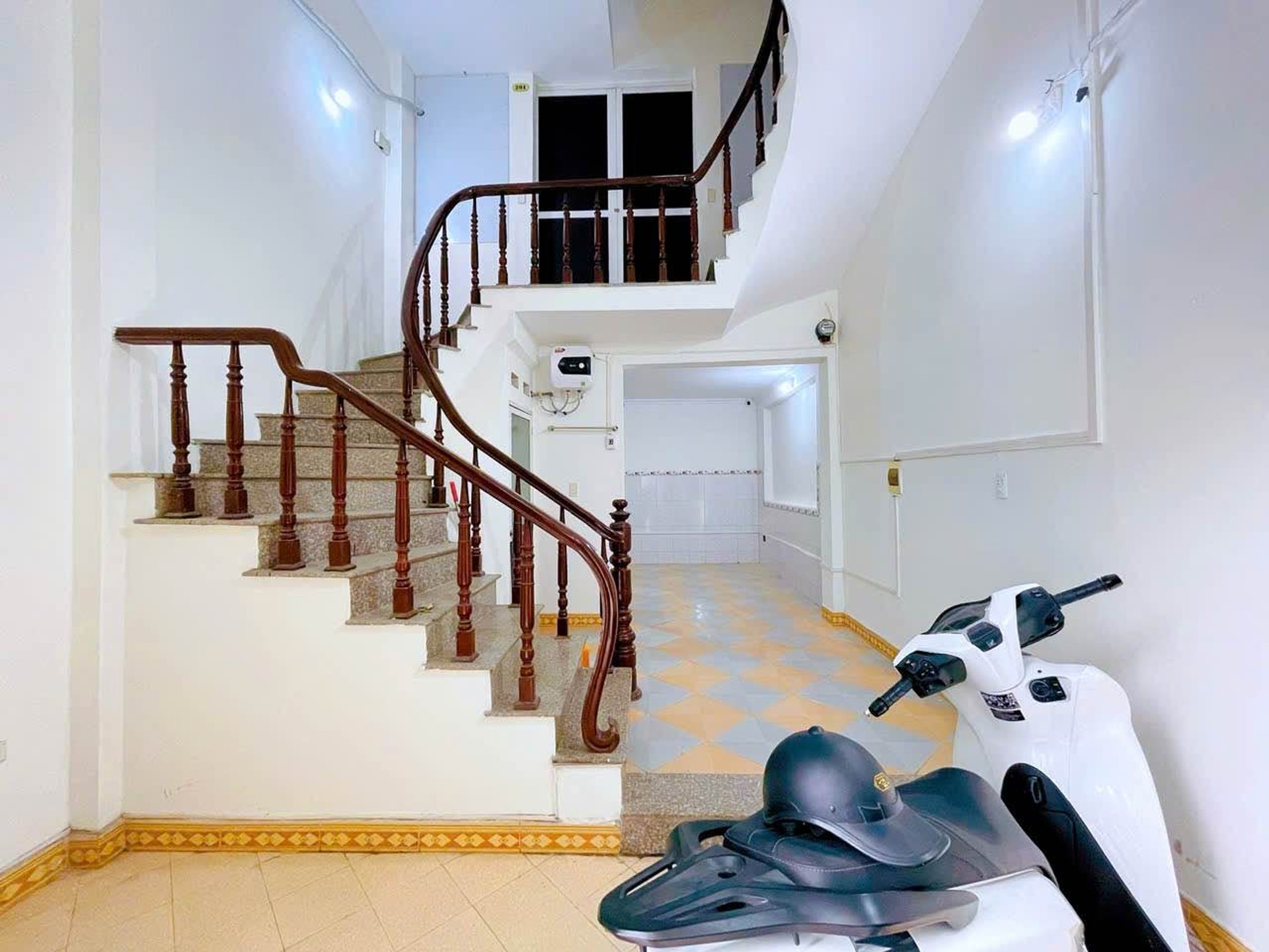 Bán nhà Hưng Phúc - diện tích 36m2 5 tầng - Nhà đẹp gần phố - giá 7,9 tỷ
