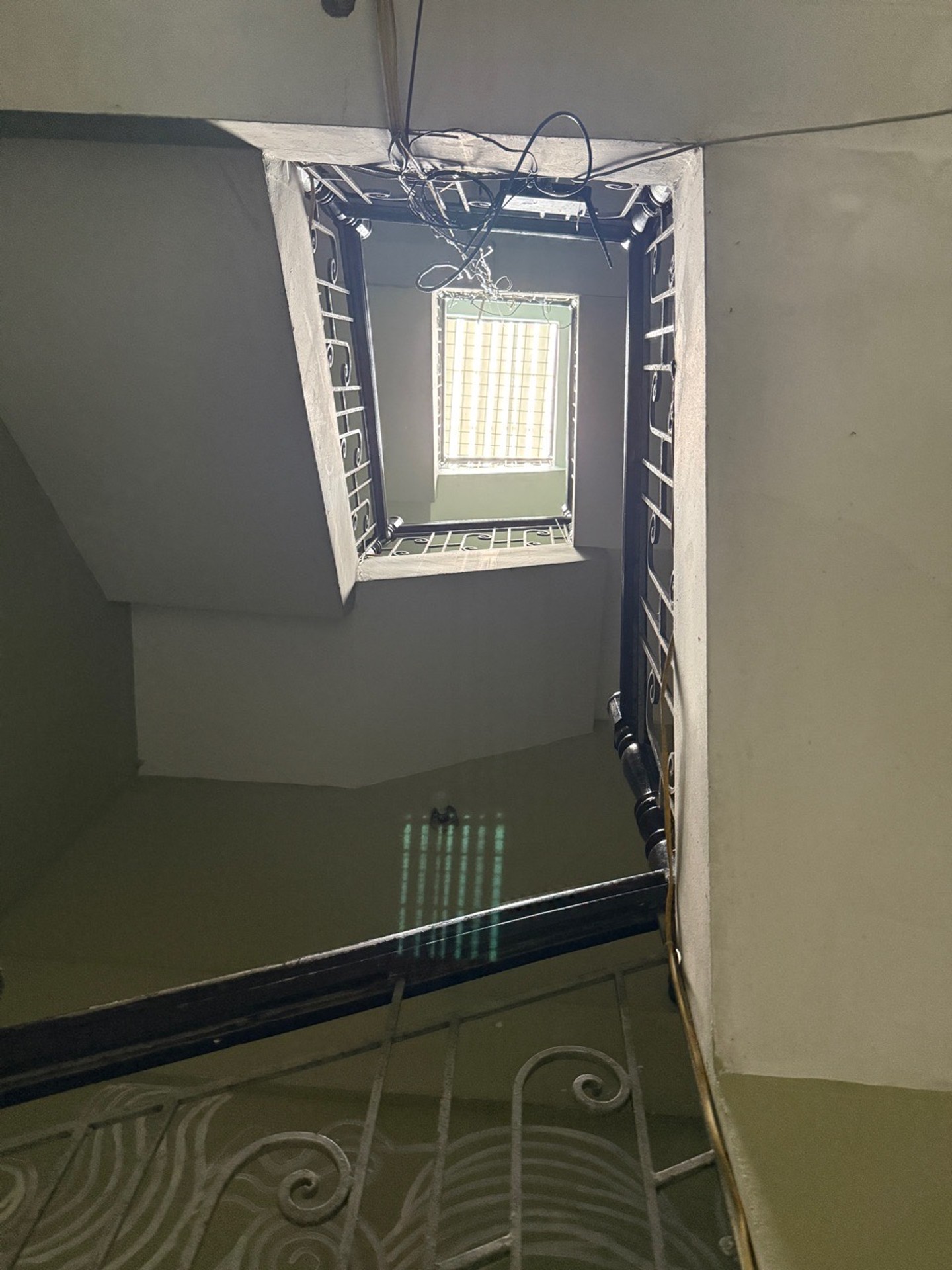 Bán nhà Đại La - diện tích 93m2 4 tầng - Ô tô tải đỗ cửa - giá 19,5 tỷ