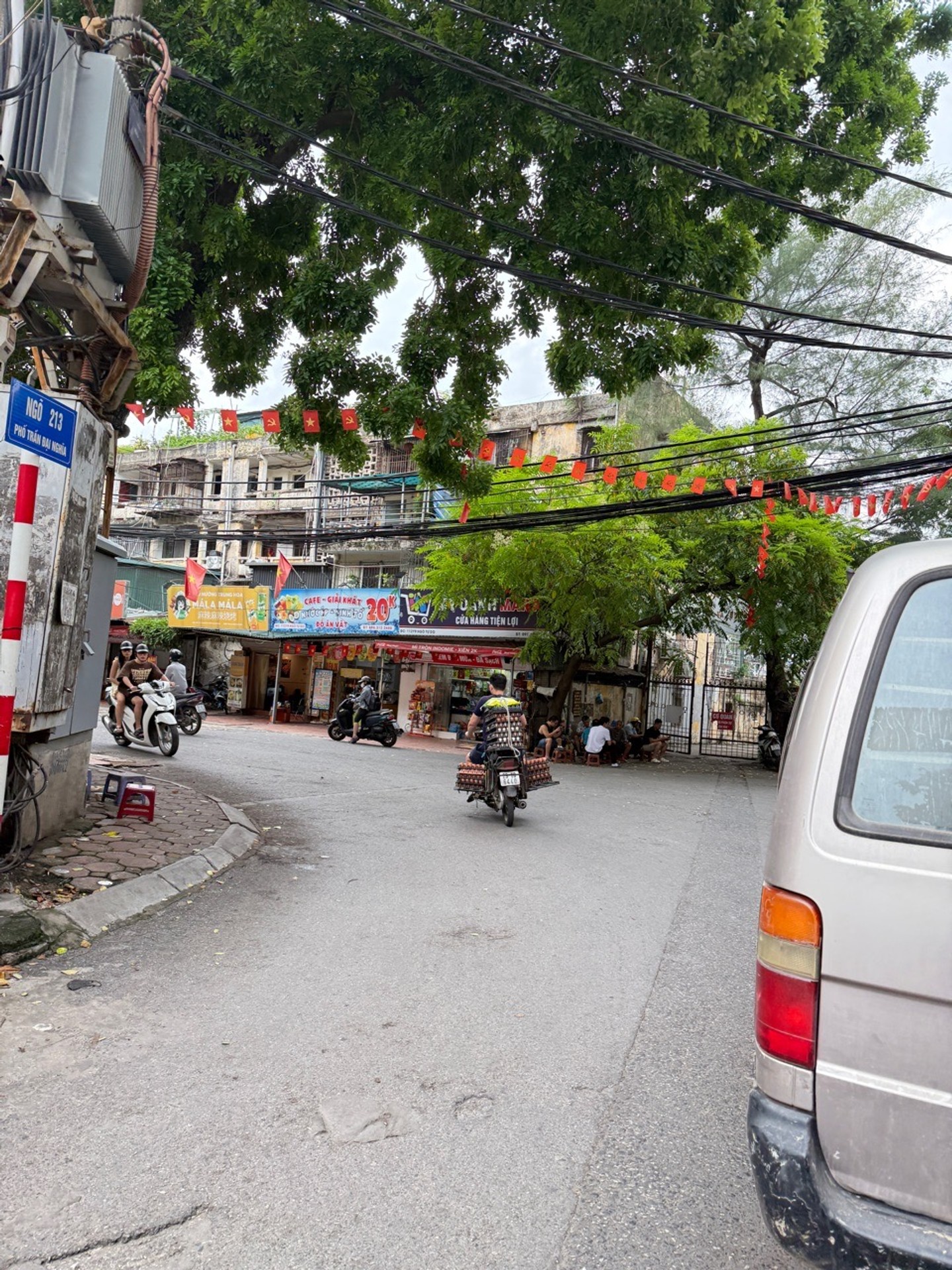 Bán nhà Đại La - diện tích 93m2 4 tầng - Ô tô tải đỗ cửa - giá 19,5 tỷ