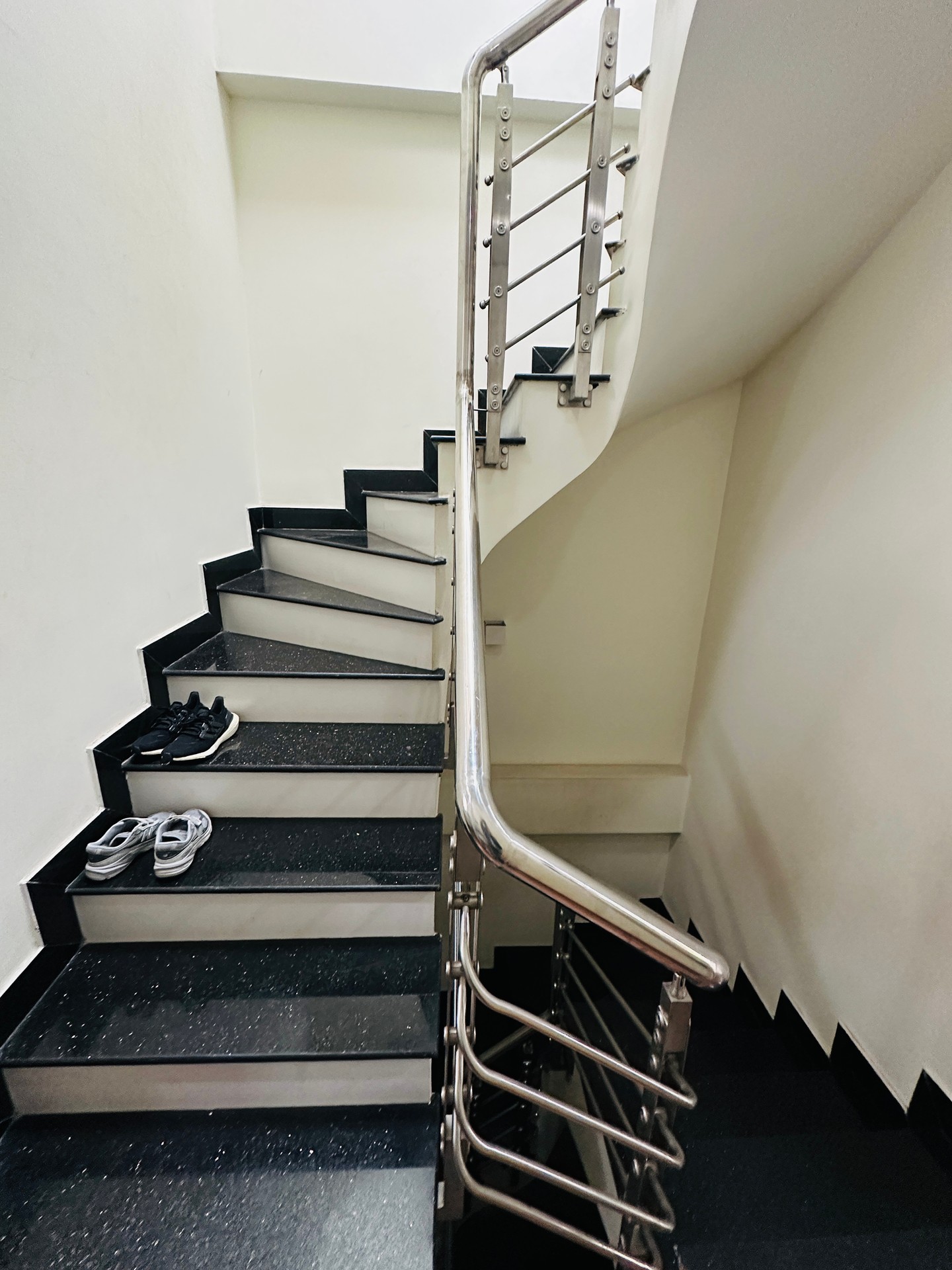 Bán nhà Bạch Mai - diện tích 85m2 5 tầng - Mặt phố, thang máy - giá 39,7 tỷ