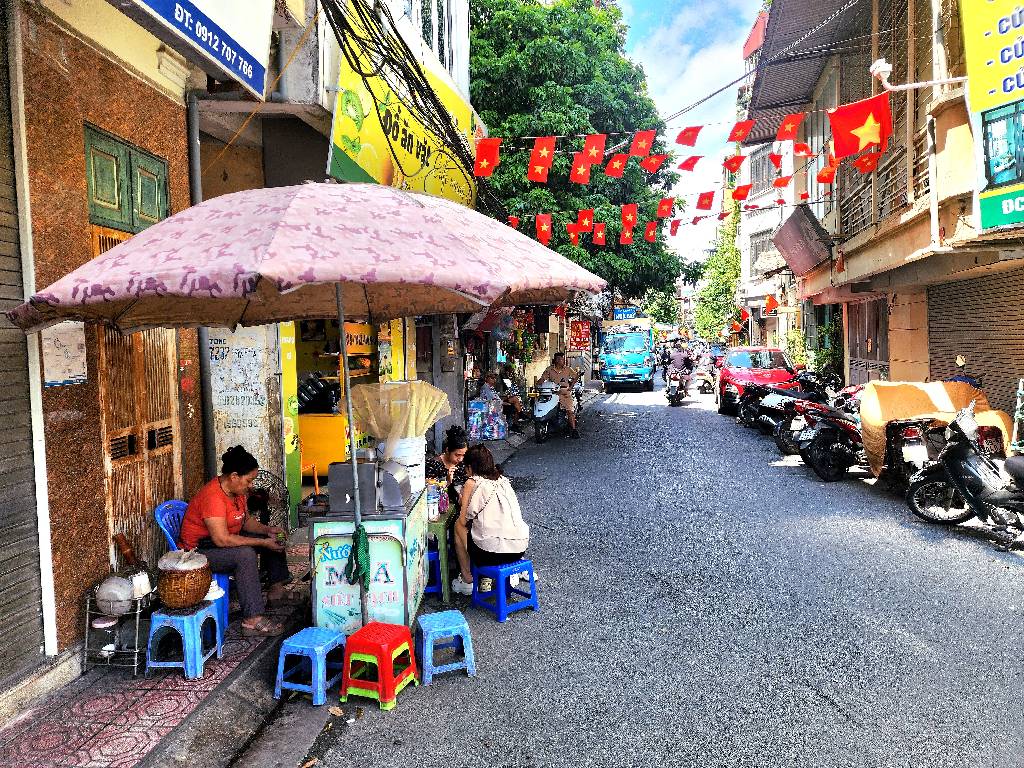 Bán nhà Kim Ngưu - diện tích 13m2 3 tầng - Nhà cũ, xây dựng chắc chắn - giá 2,4 tỷ