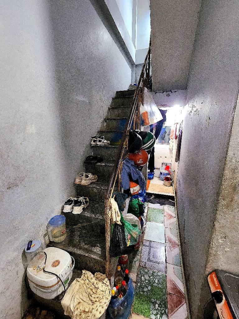 Bán nhà Kim Ngưu - diện tích 13m2 3 tầng - Nhà cũ, xây dựng chắc chắn - giá 2,4 tỷ