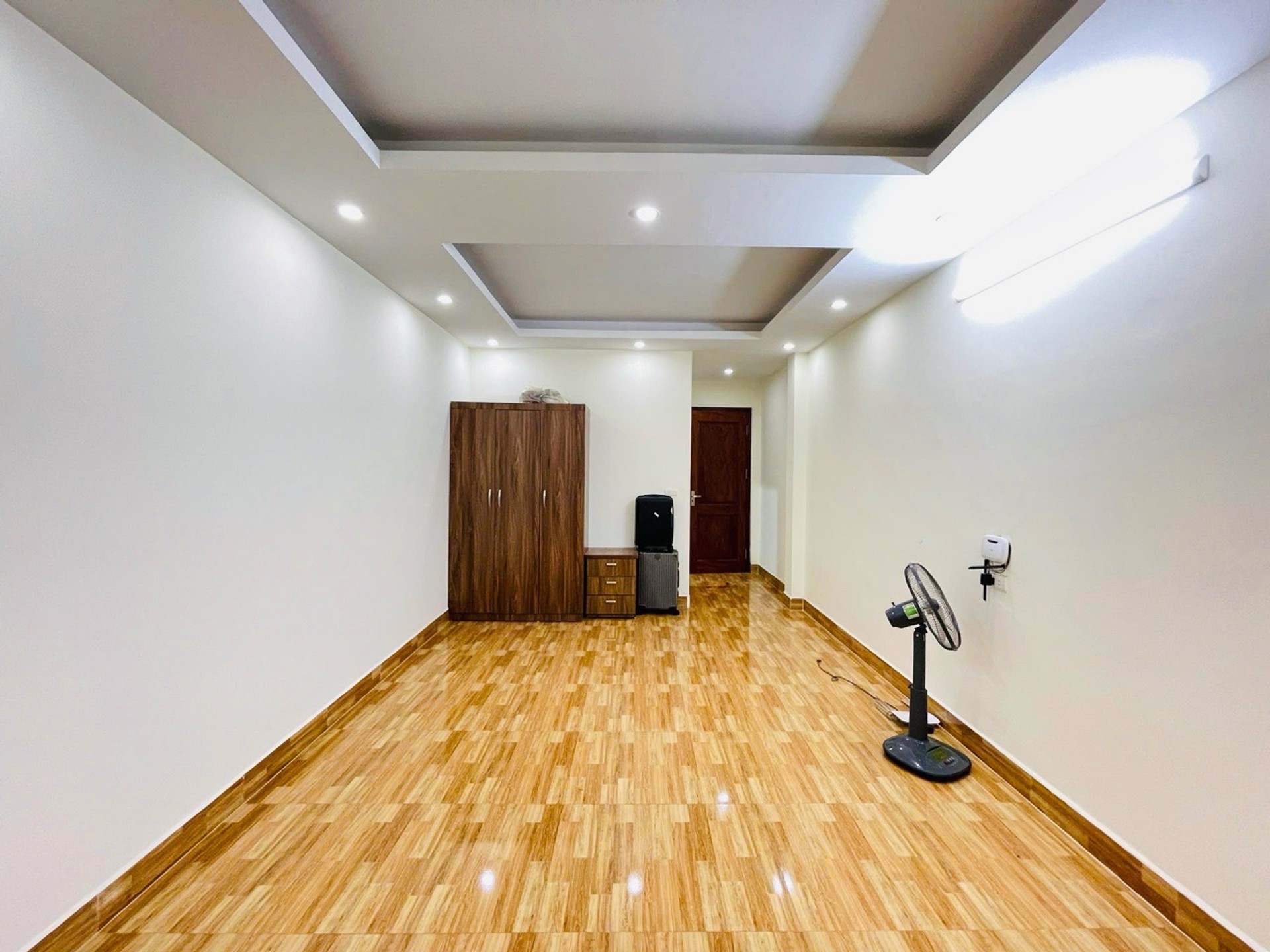 Bán nhà Lĩnh Nam - diện tích 37m2 5 tầng - Nhà mới koong, sổ đẹp phân lô - giá 9,5 tỷ