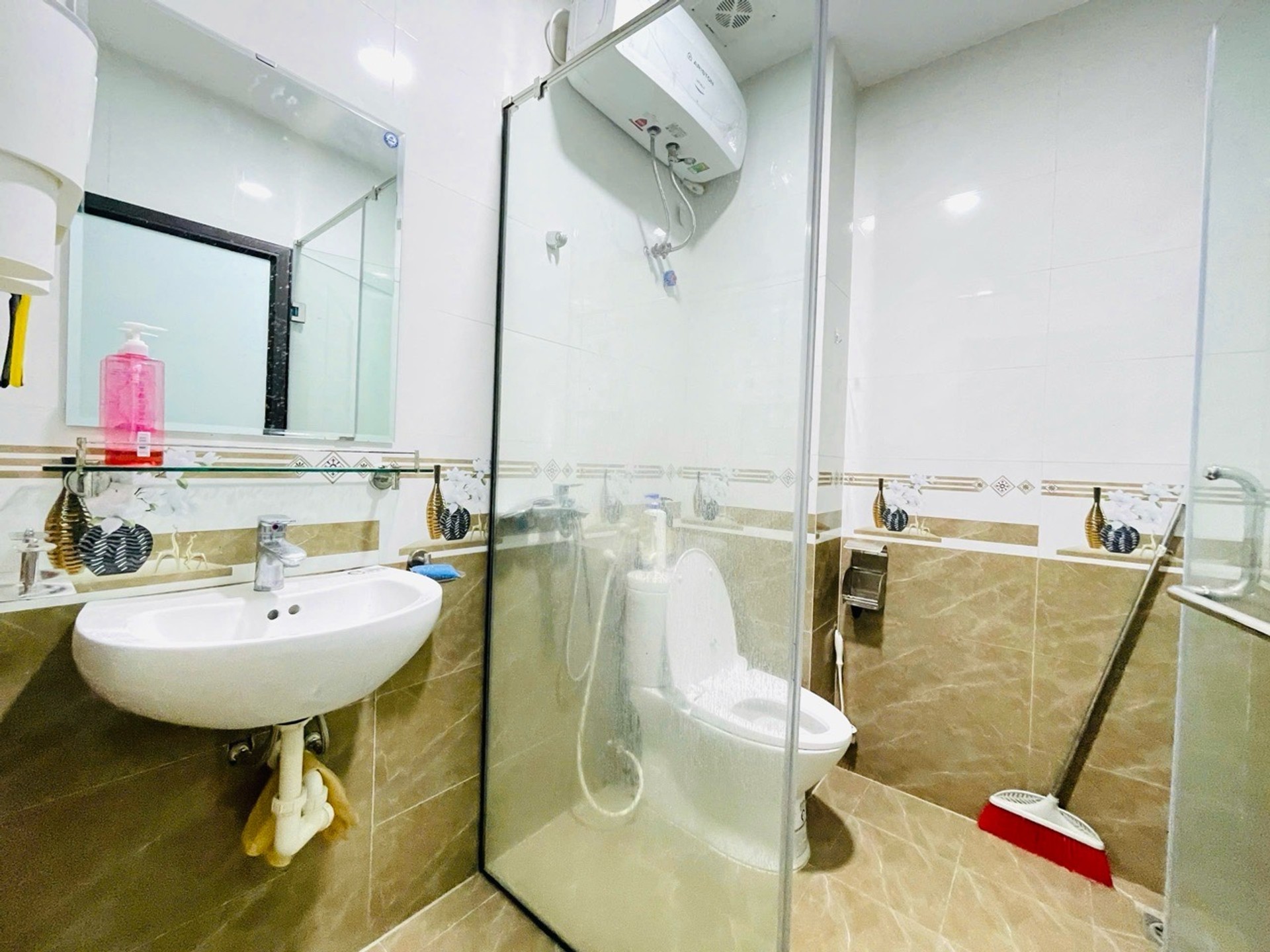 Bán nhà Lĩnh Nam - diện tích 37m2 5 tầng - Nhà mới koong, sổ đẹp phân lô - giá 9,5 tỷ