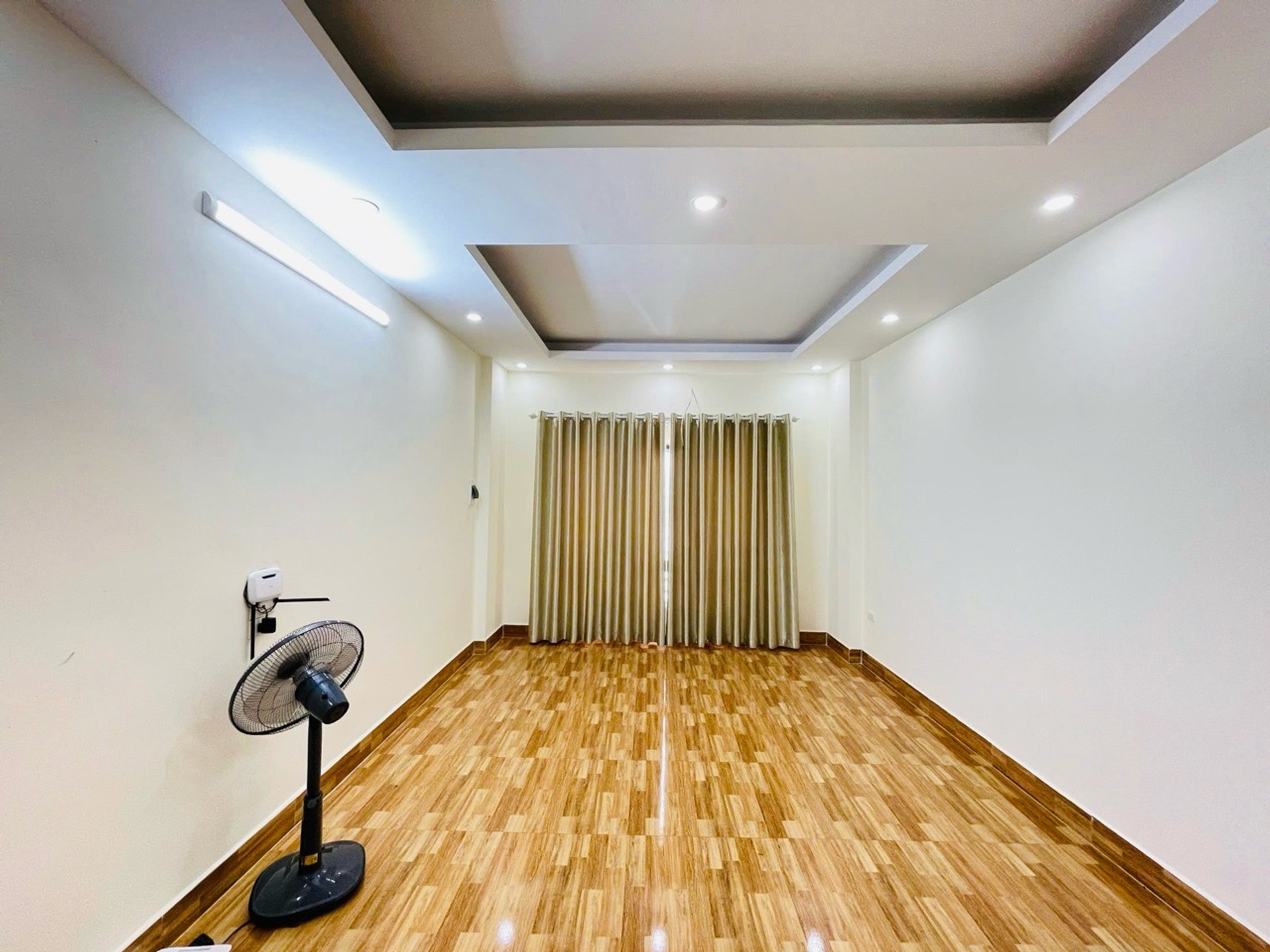 Bán nhà Lĩnh Nam - diện tích 37m2 5 tầng - Nhà mới koong, sổ đẹp phân lô - giá 9,5 tỷ