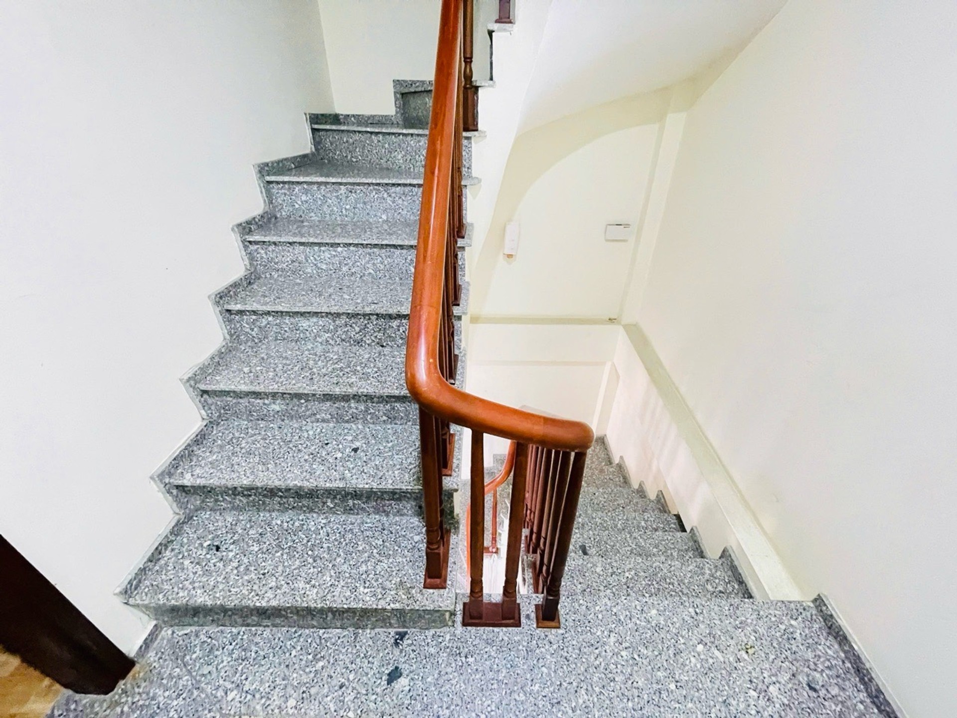 Bán nhà Lĩnh Nam - diện tích 37m2 5 tầng - Nhà mới koong, sổ đẹp phân lô - giá 9,5 tỷ