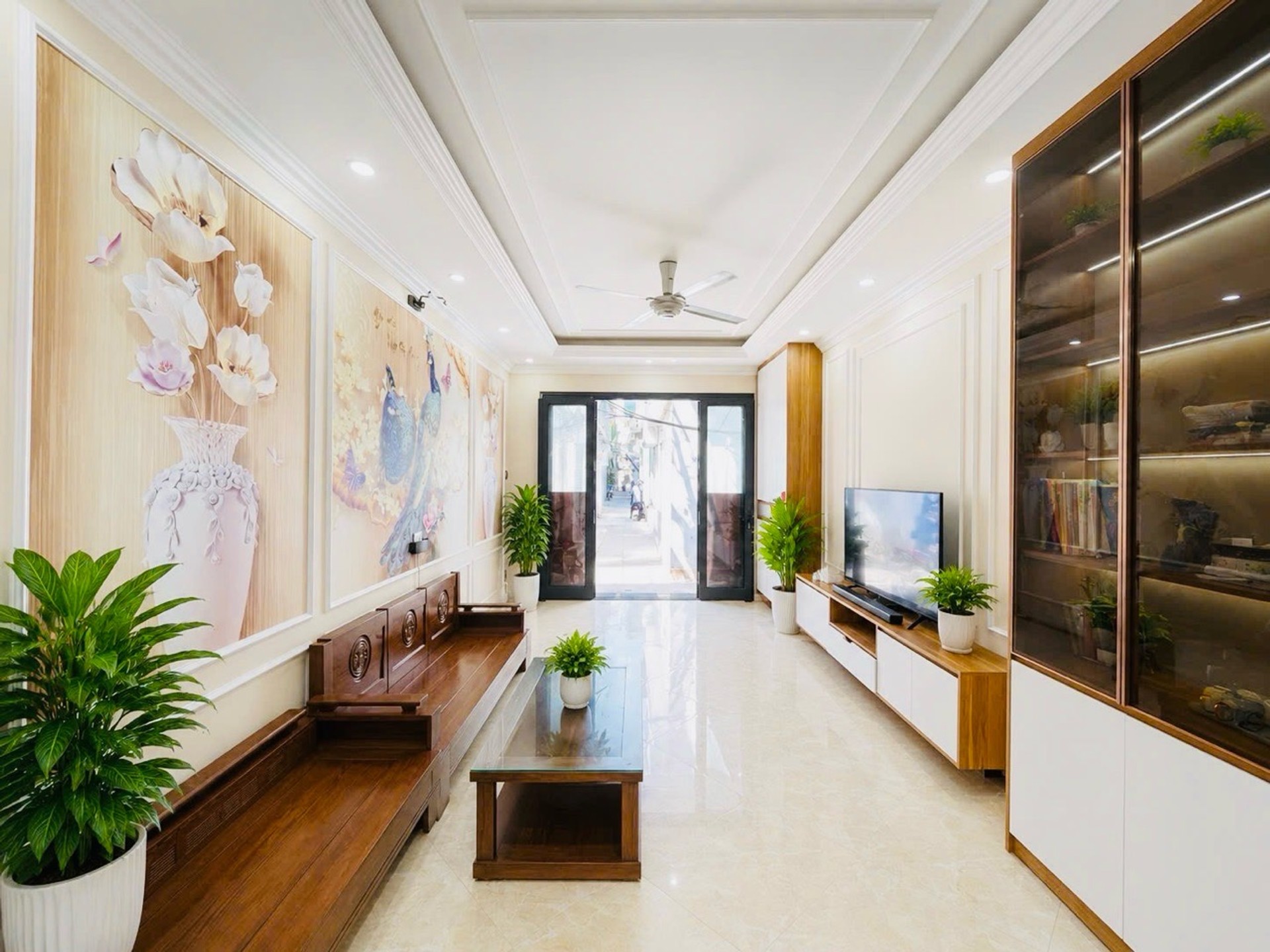 Bán nhà Lĩnh Nam - diện tích 37m2 5 tầng - Nhà mới koong, sổ đẹp phân lô - giá 9,5 tỷ