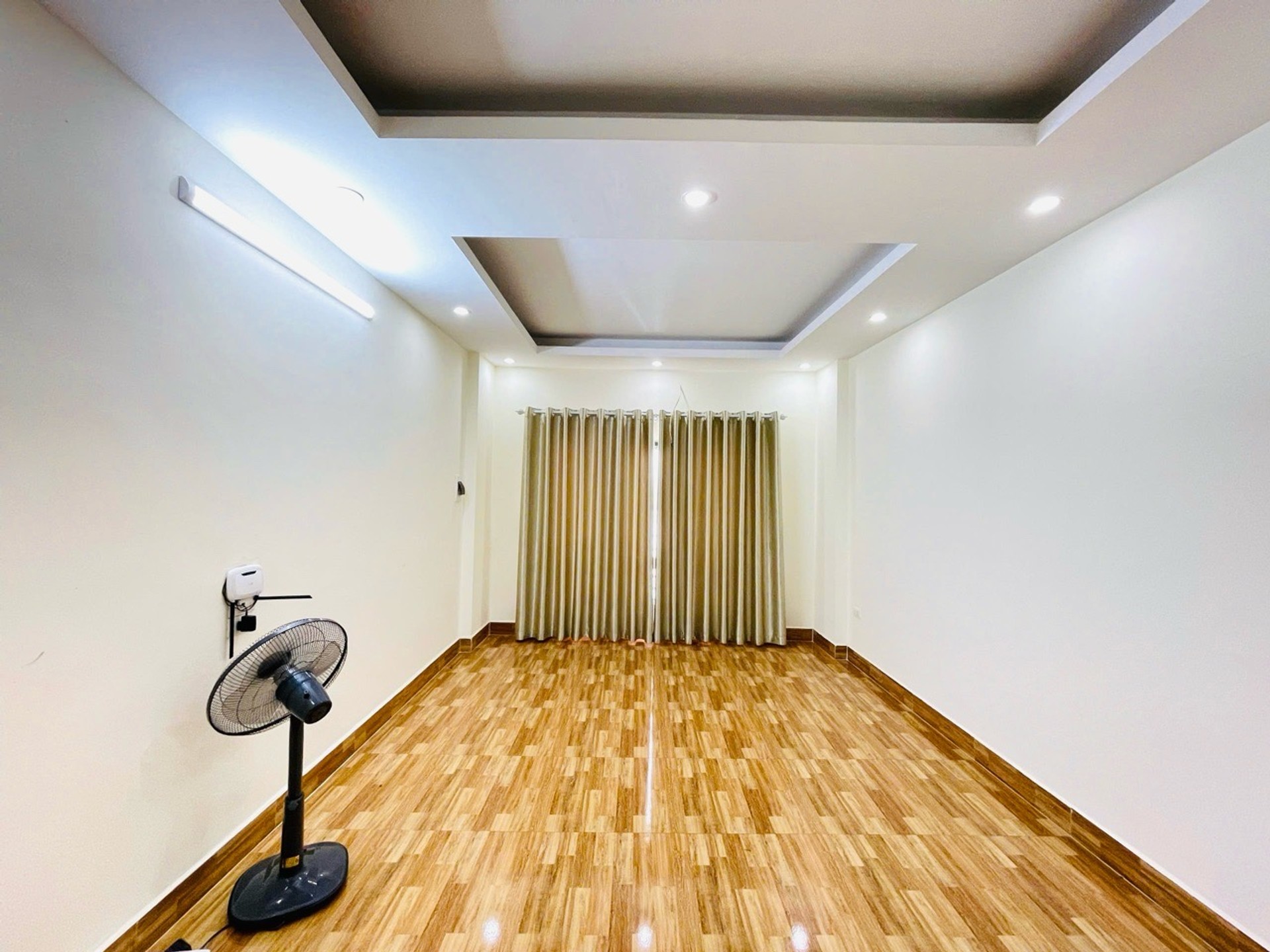 Bán nhà Lĩnh Nam - diện tích 37m2 5 tầng - Nhà mới koong, sổ đẹp phân lô - giá 9,5 tỷ
