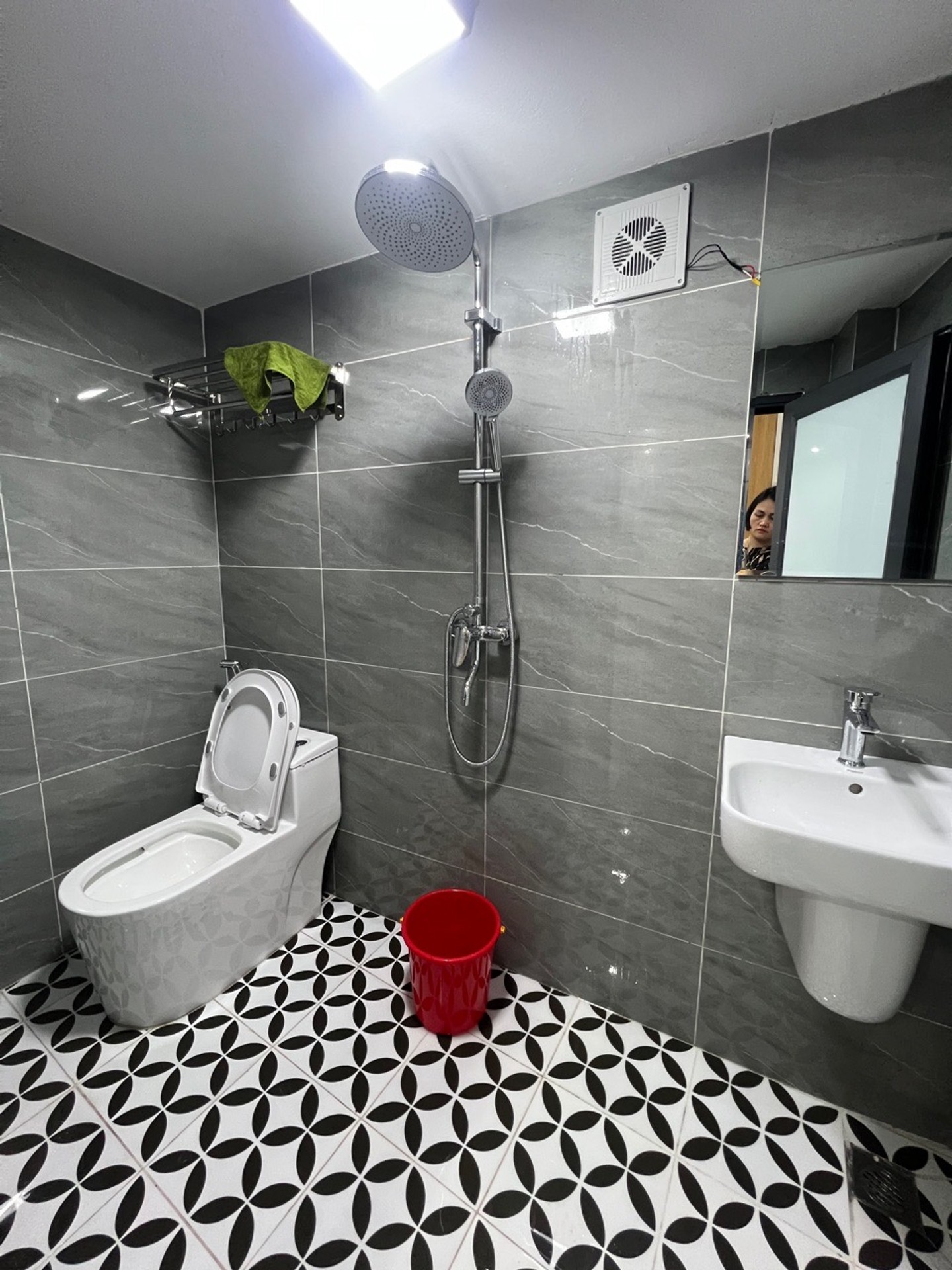 Bán nhà Đông Thiên - diện tích 31m2 2 tầng - Nhà đẹp ở ngay - giá 3,2 tỷ