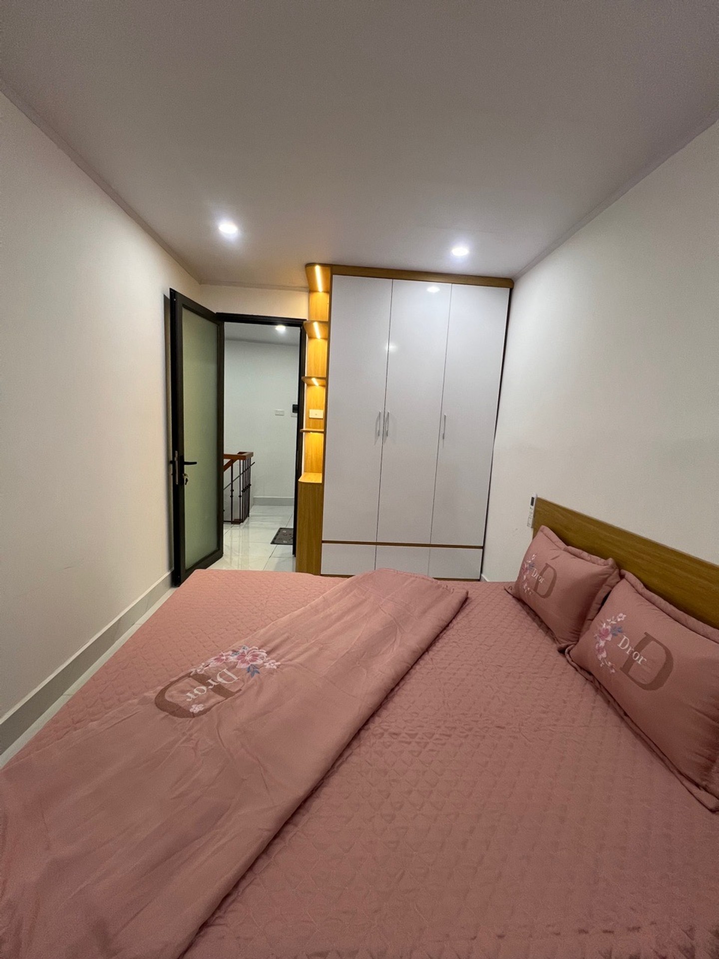 Bán nhà Đông Thiên - diện tích 31m2 2 tầng - Nhà đẹp ở ngay - giá 3,2 tỷ