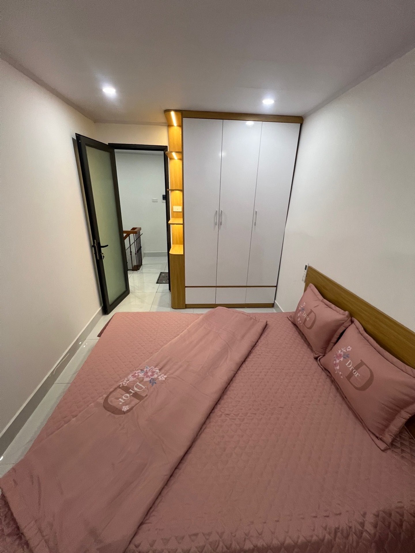 Bán nhà Đông Thiên - diện tích 31m2 2 tầng - Nhà đẹp ở ngay - giá 3,2 tỷ