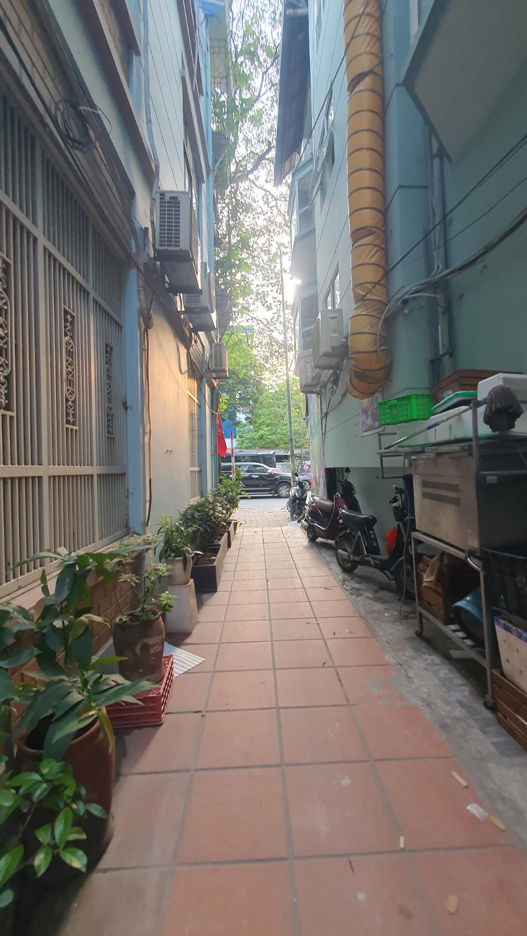 Bán nhà Nguyễn Thị Định - diện tích 97m2 4 tầng - Mặt phố VIP - giá 88 tỷ