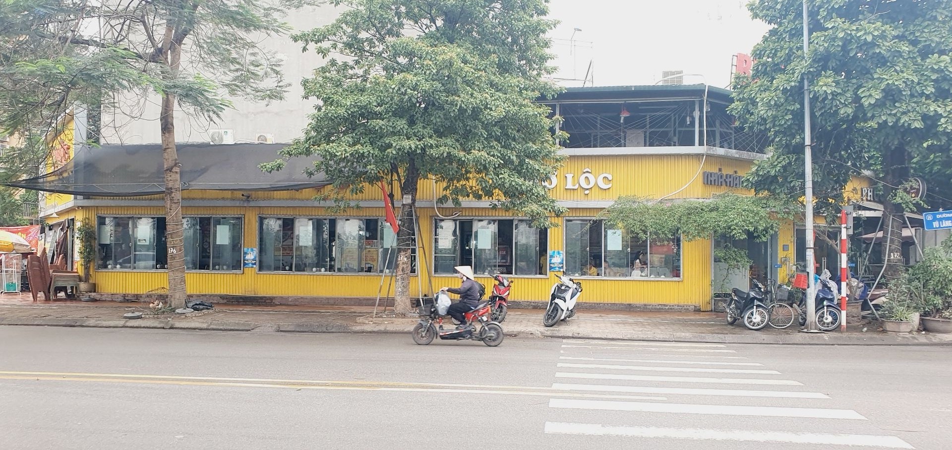 Bán nhà Ngõ 4 ô tô trở lên ( >11m) - diện tích 130m2 2 tầng - Lô góc 3 mặt thoáng - giá 64 tỷ