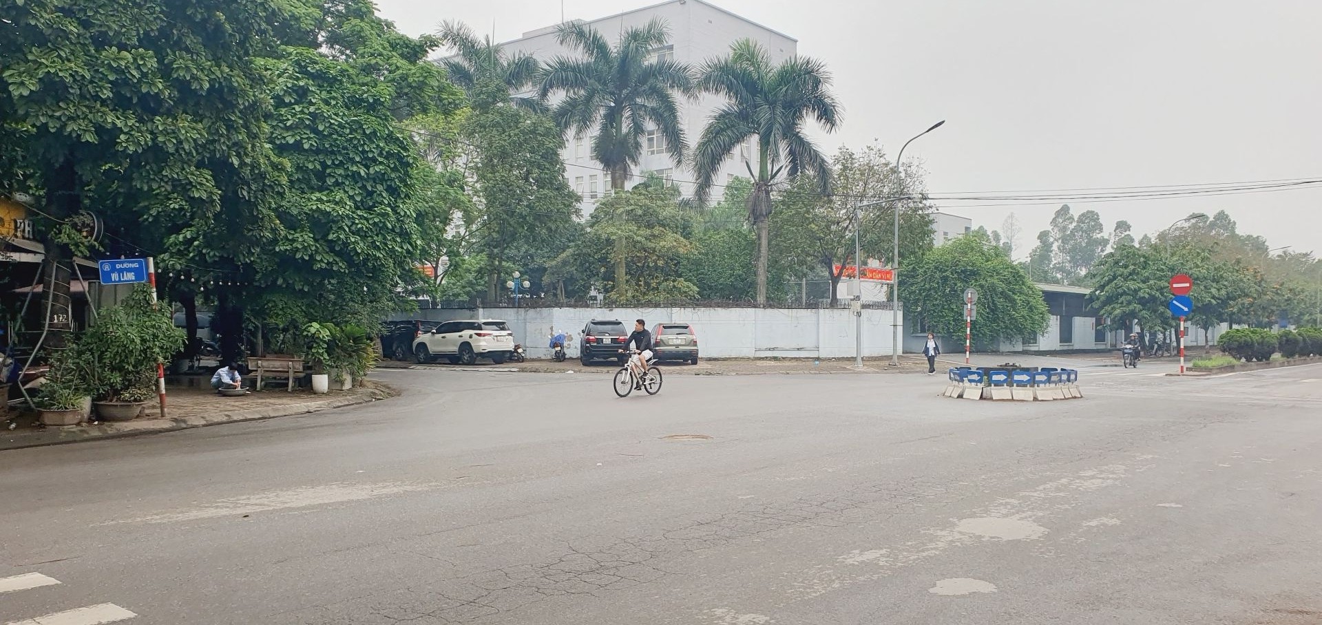 Bán nhà Ngõ 4 ô tô trở lên ( >11m) - diện tích 130m2 2 tầng - Lô góc 3 mặt thoáng - giá 64 tỷ