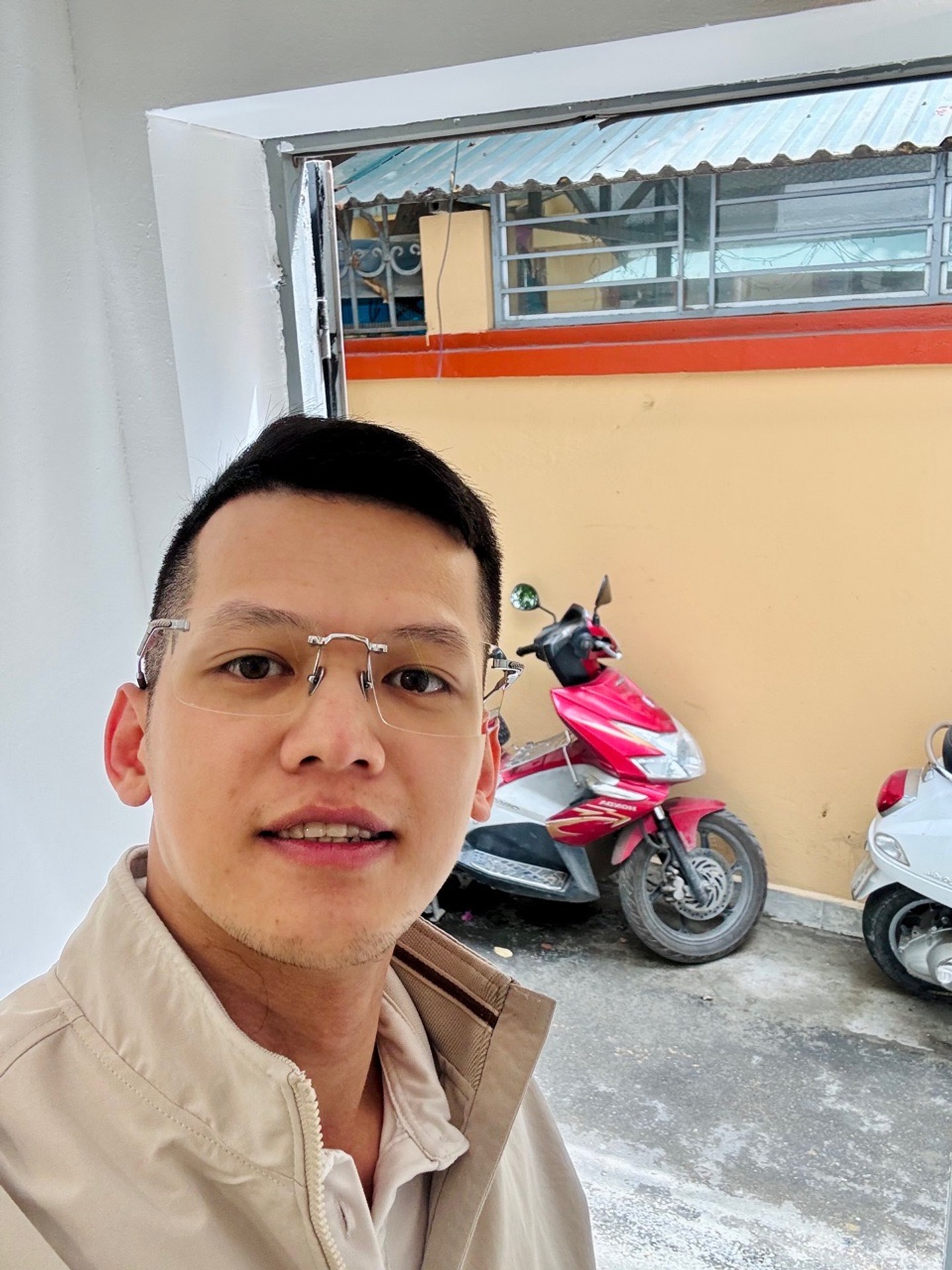 Bán nhà Vũ Hữu - diện tích 17m2 4 tầng - Ngõ thông cực kỳ hiếm - giá 5,2 tỷ