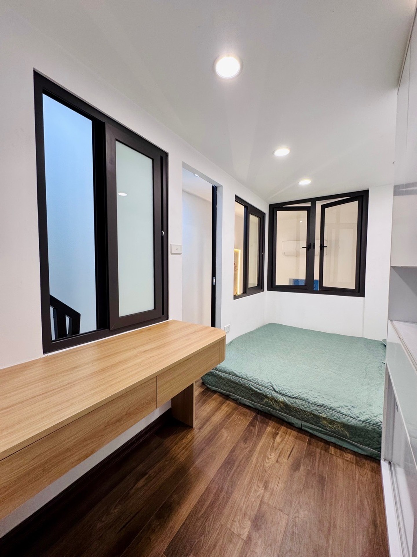 Bán nhà Vũ Hữu - diện tích 17m2 4 tầng - Ngõ thông cực kỳ hiếm - giá 5,2 tỷ
