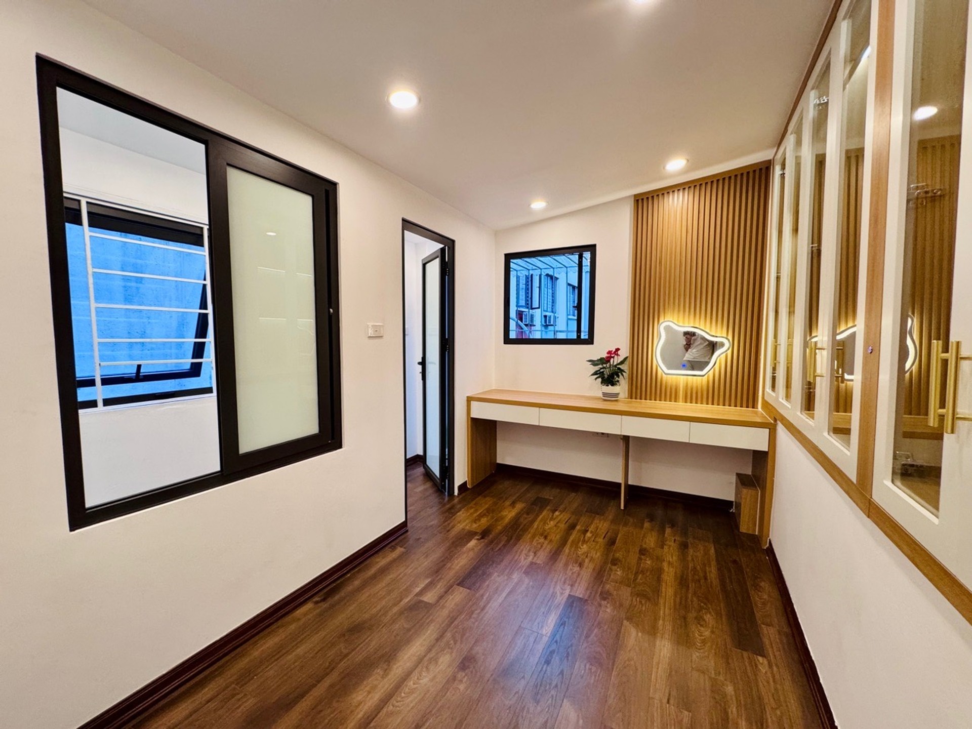 Bán nhà Vũ Hữu - diện tích 17m2 4 tầng - Ngõ thông cực kỳ hiếm - giá 5,2 tỷ