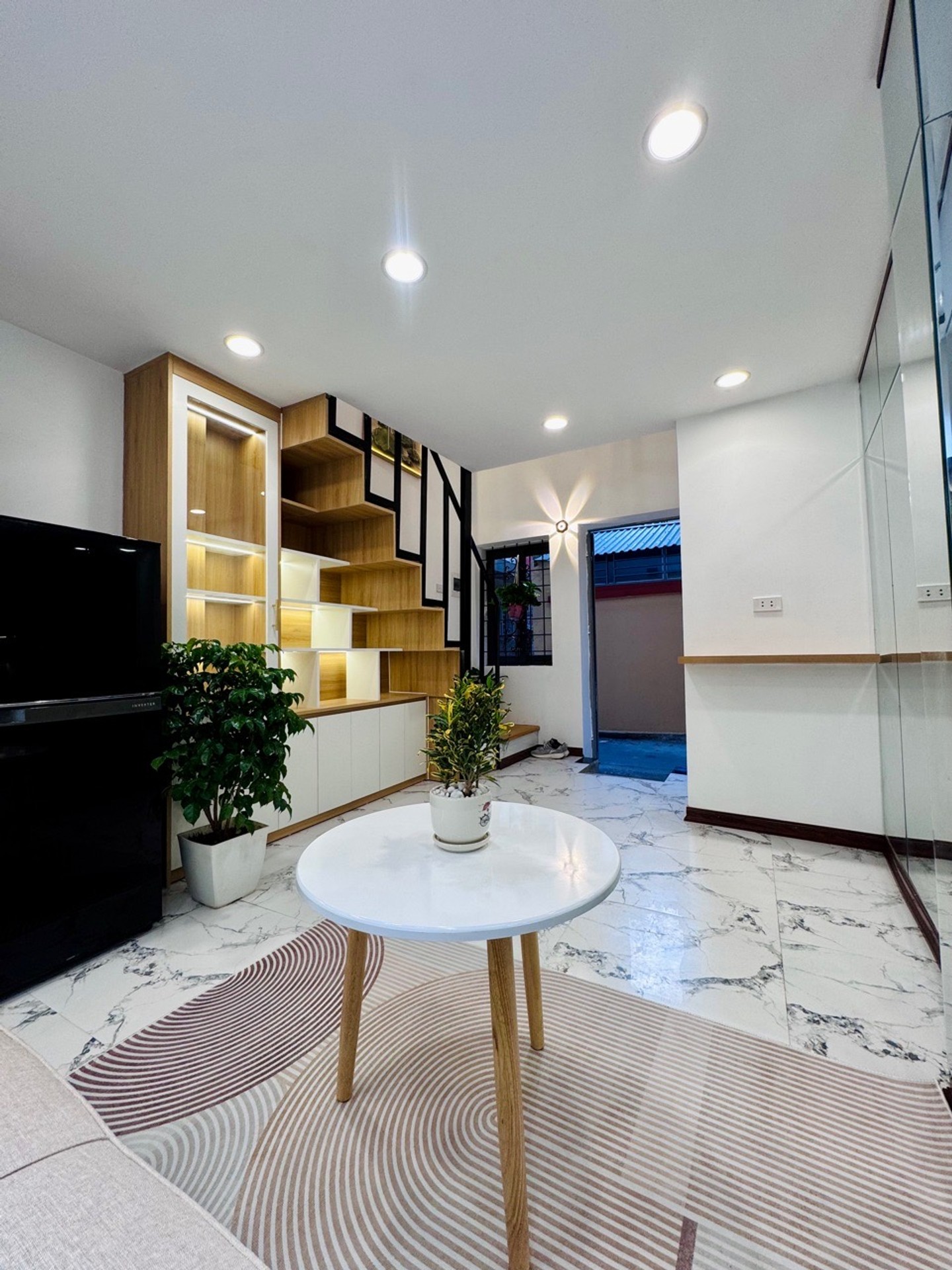 Bán nhà Vũ Hữu - diện tích 17m2 4 tầng - Ngõ thông cực kỳ hiếm - giá 5,2 tỷ